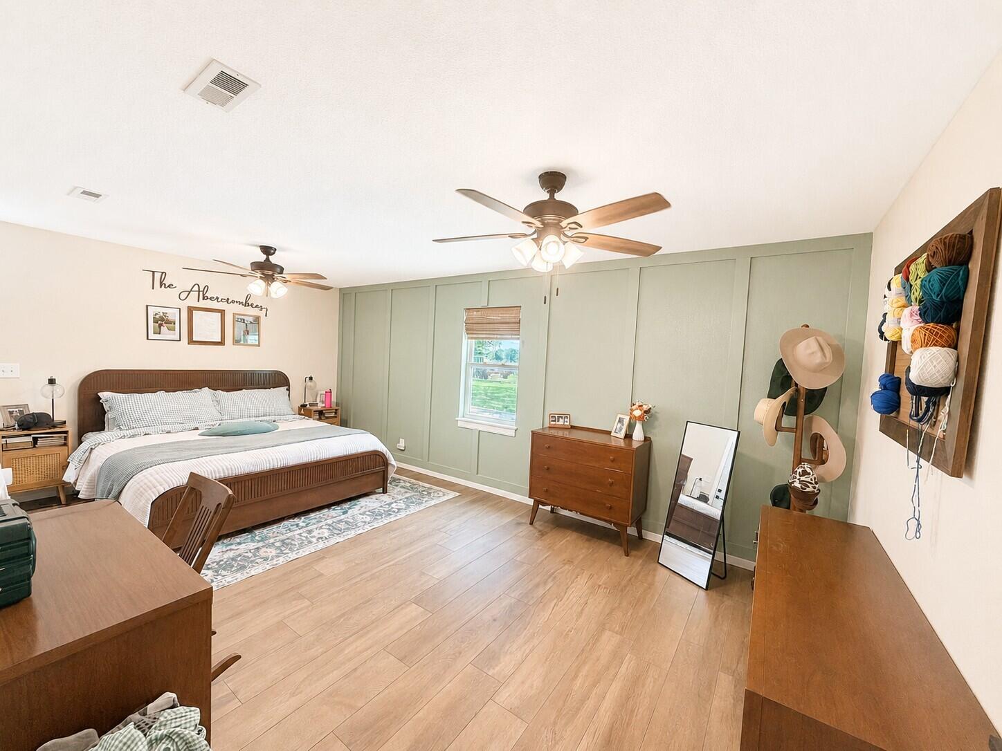 772 North Plainview Road Property Photo 4