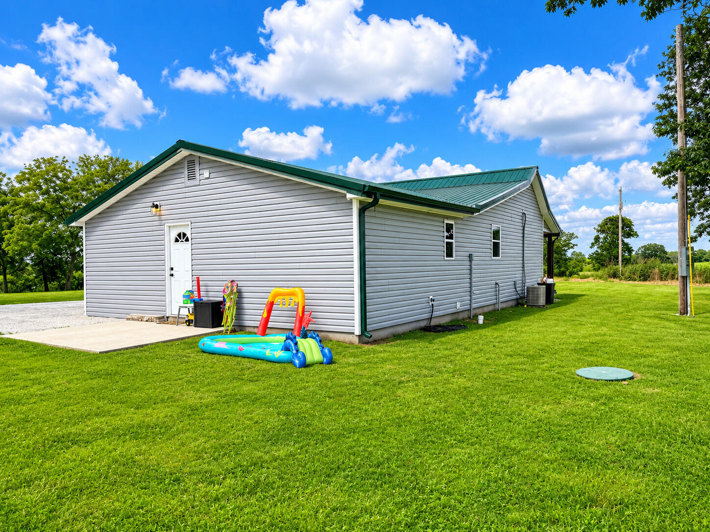 772 North Plainview Road Property Photo 10