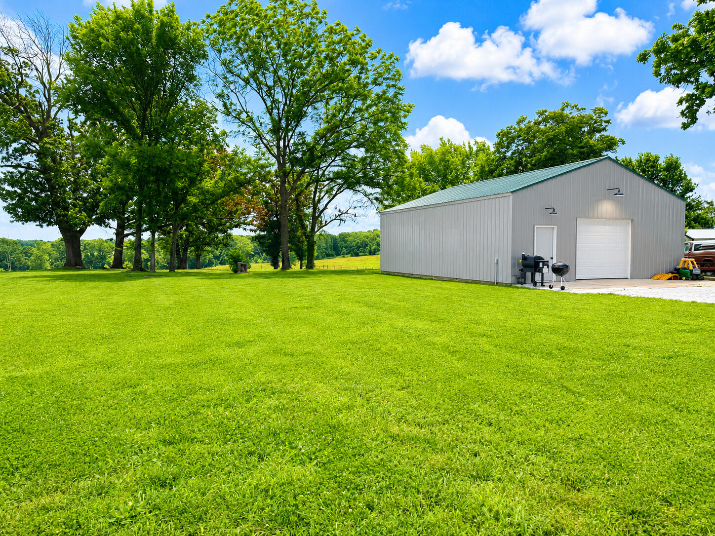 772 North Plainview Road Property Photo 11