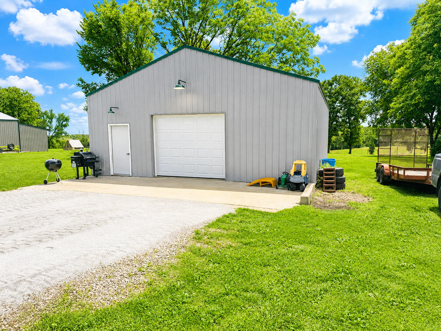 772 North Plainview Road Property Photo 12