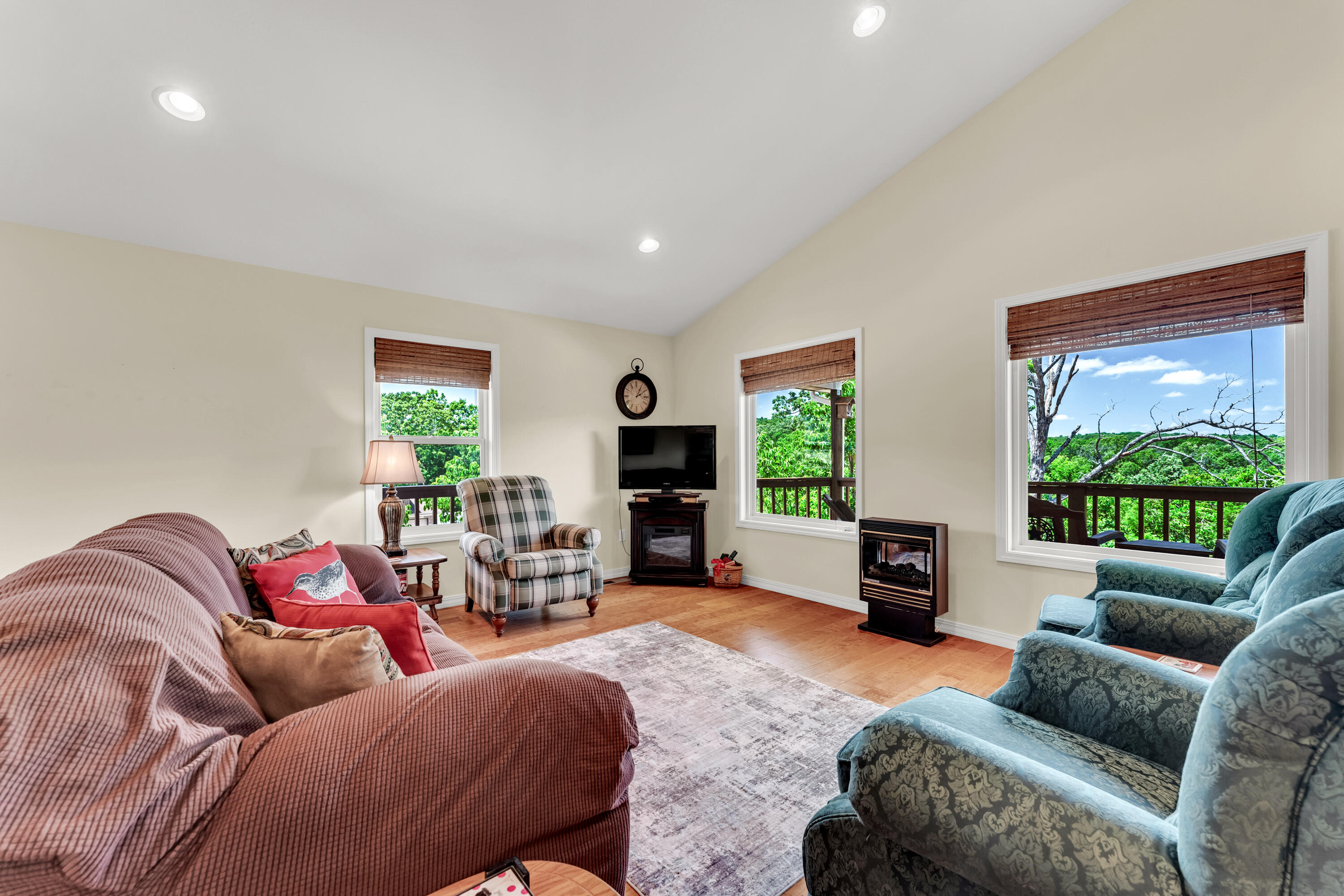160 Hill Drive Property Photo 2