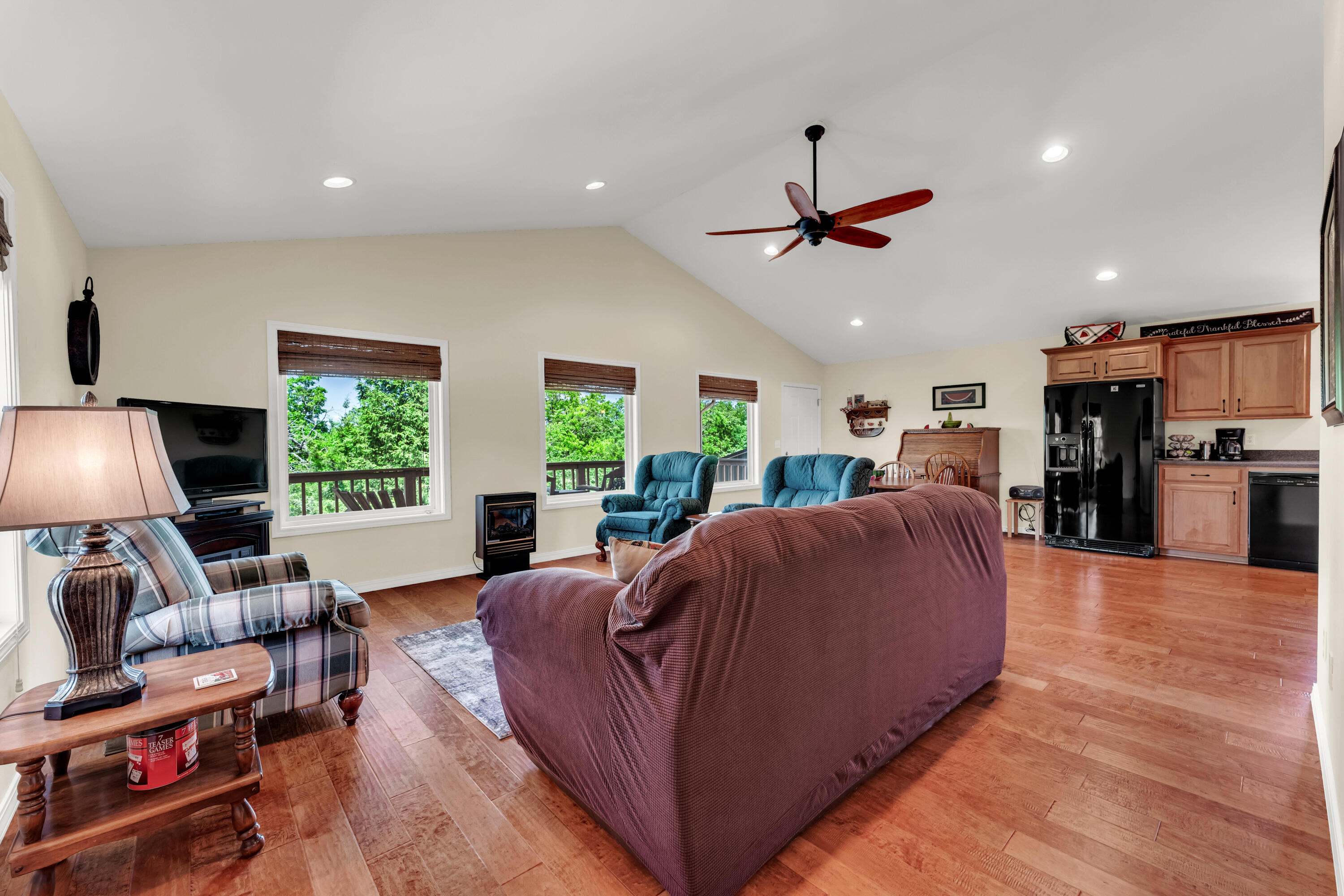 160 Hill Drive Property Photo 3