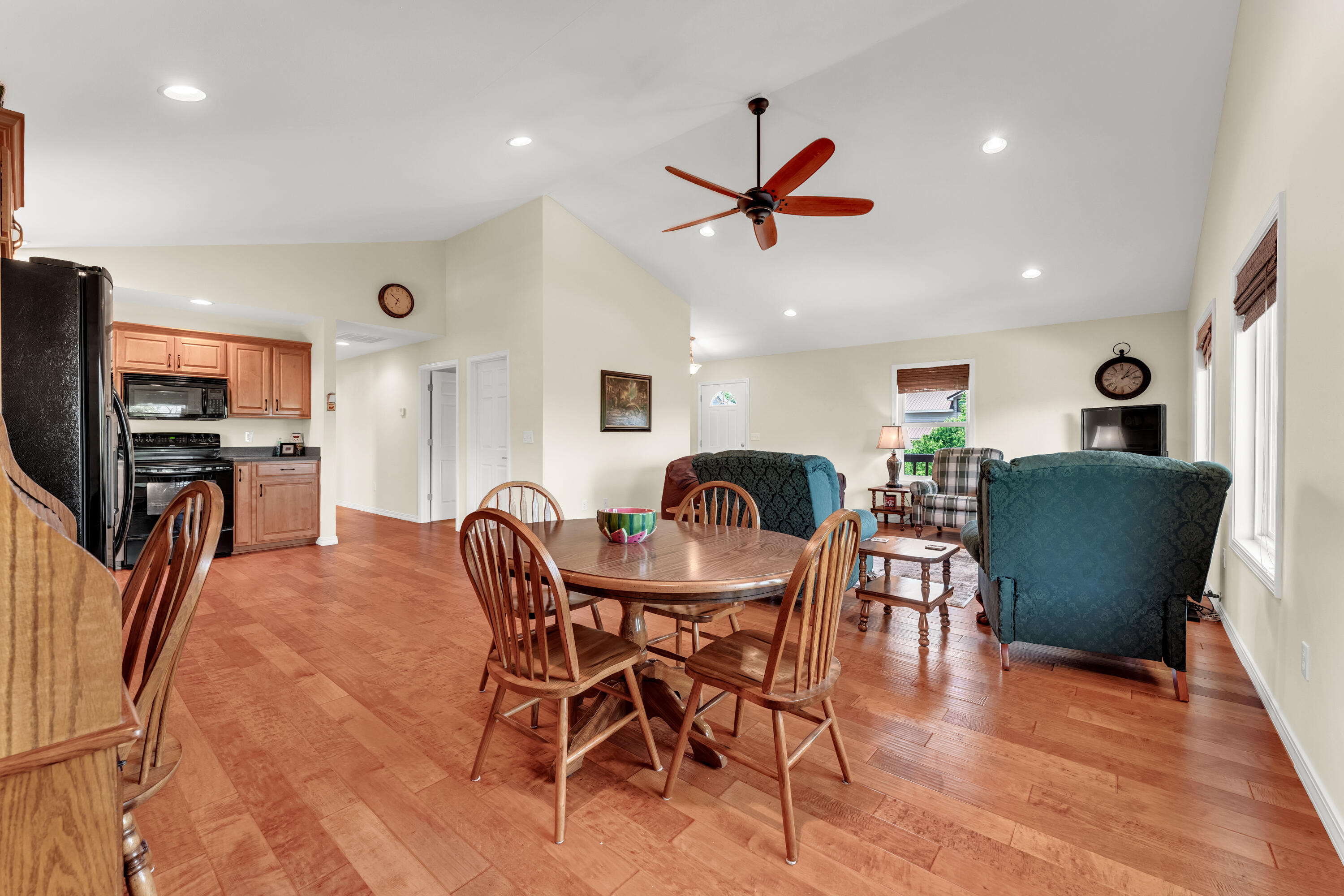 160 Hill Drive Property Photo 6