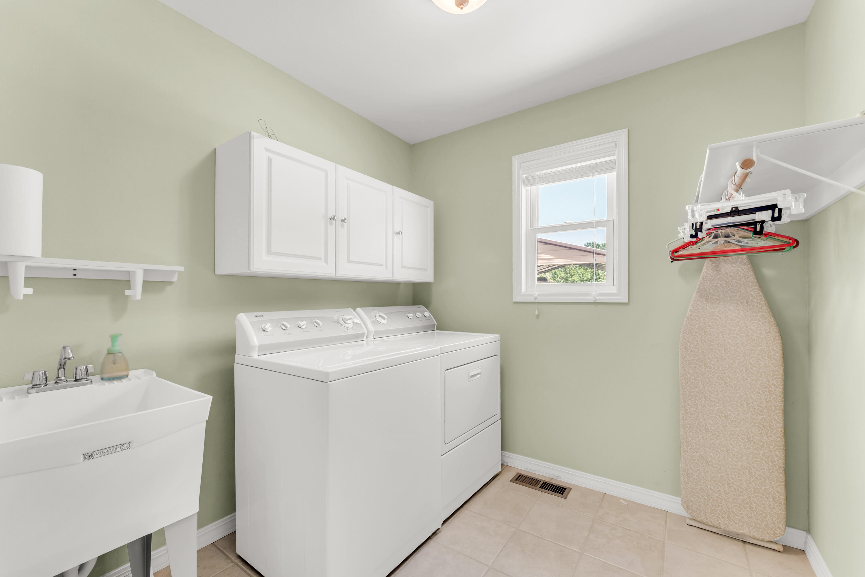 160 Hill Drive Property Photo 22