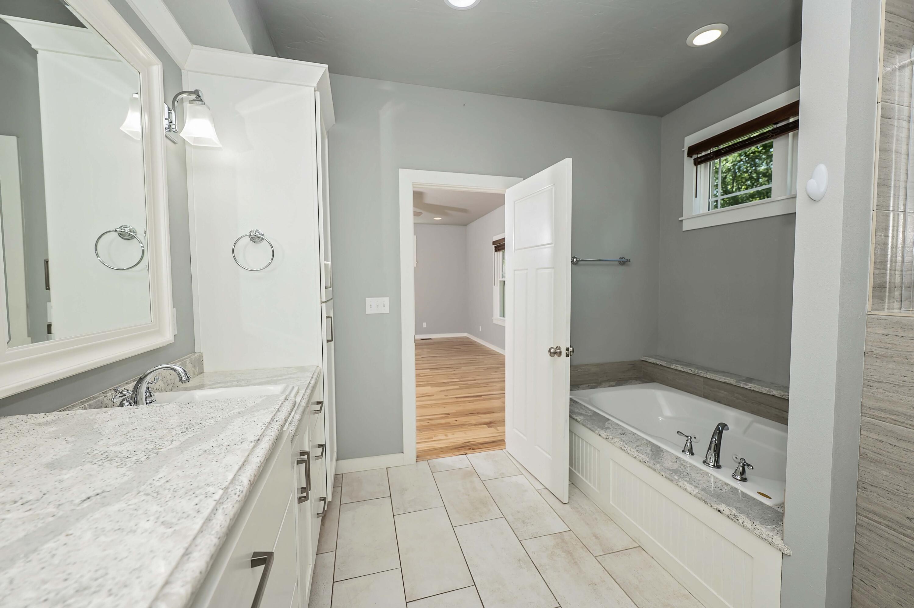 936 South Weller Avenue Property Photo 45