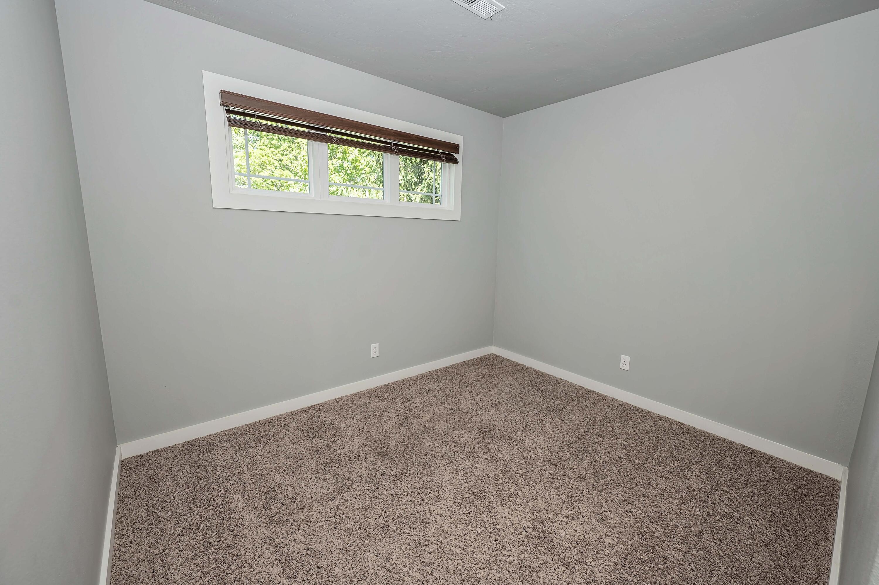 936 South Weller Avenue Property Photo 83