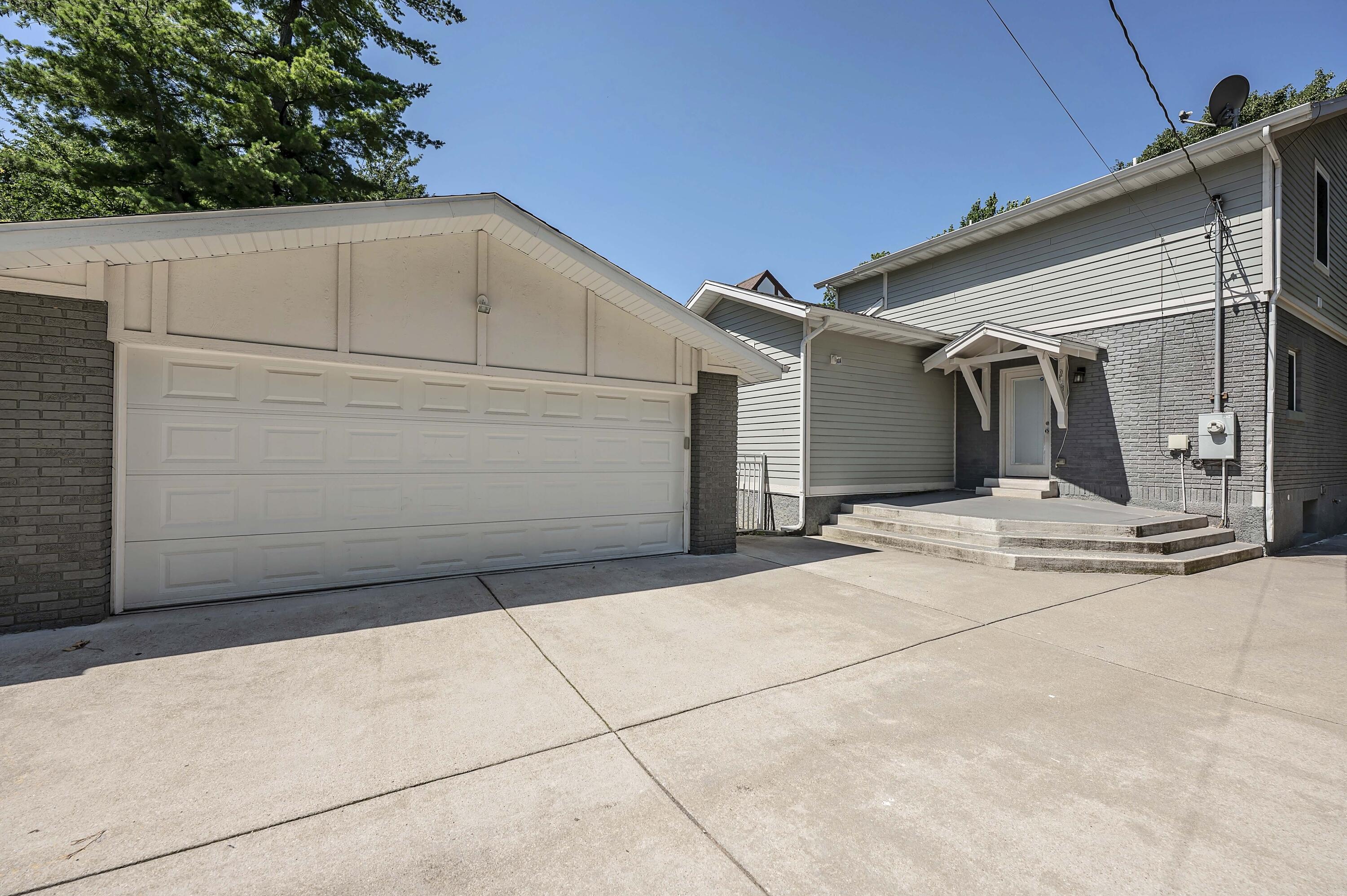 936 South Weller Avenue Property Photo 93