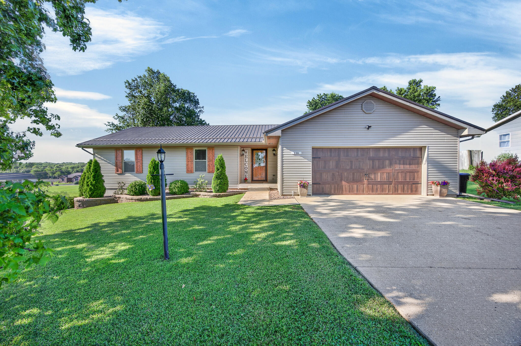 220 Bonnie Drive Property Photo 1