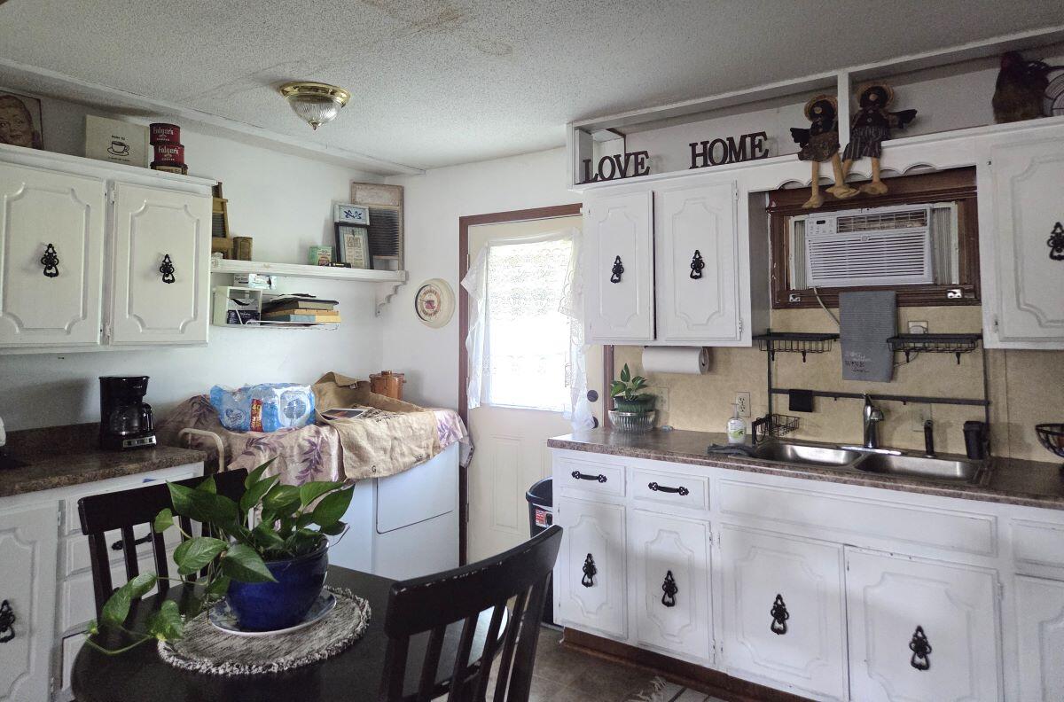1127 North Oak Street Property Photo 6