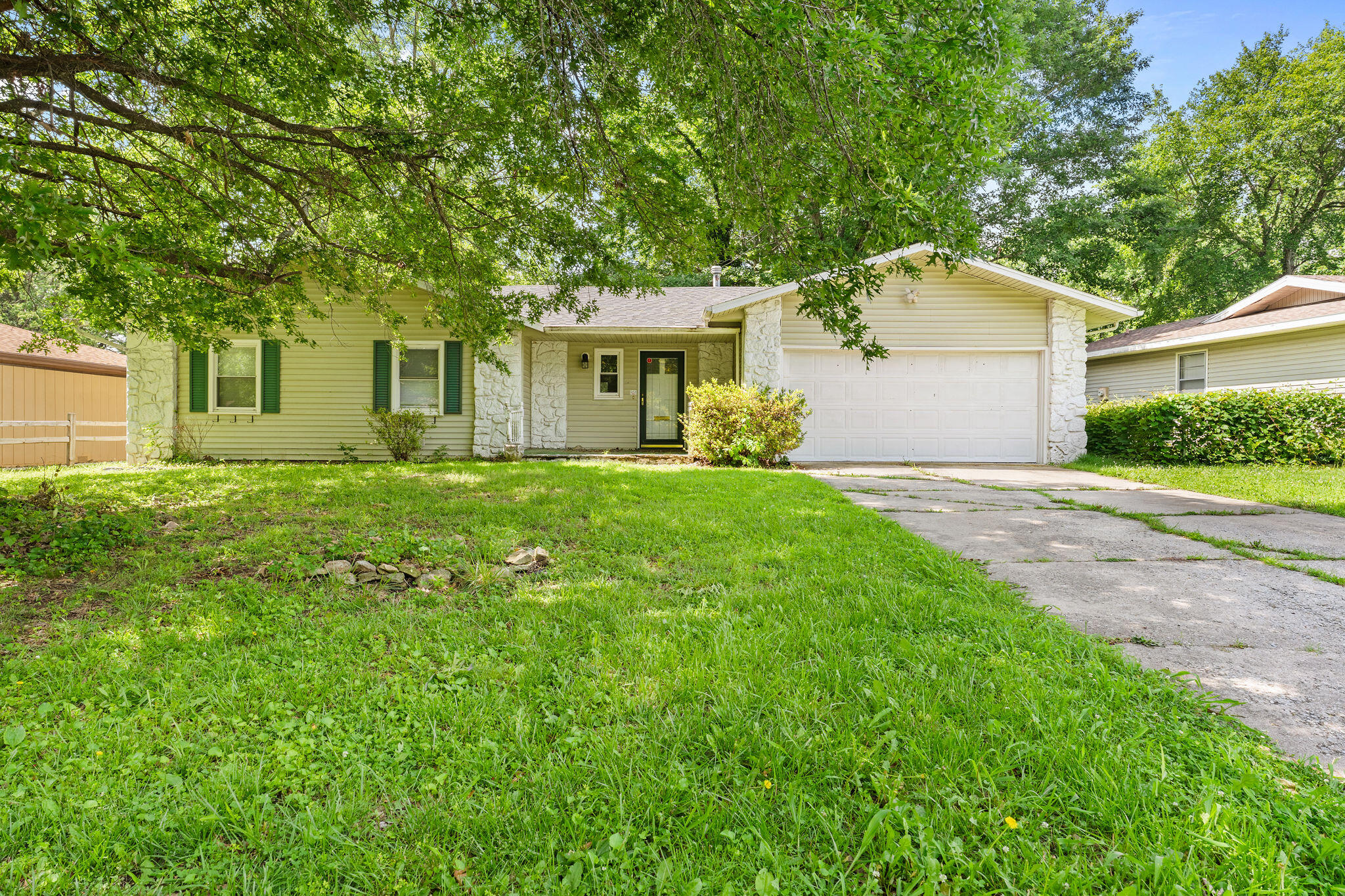 3012 West Countryside Drive Property Photo 2