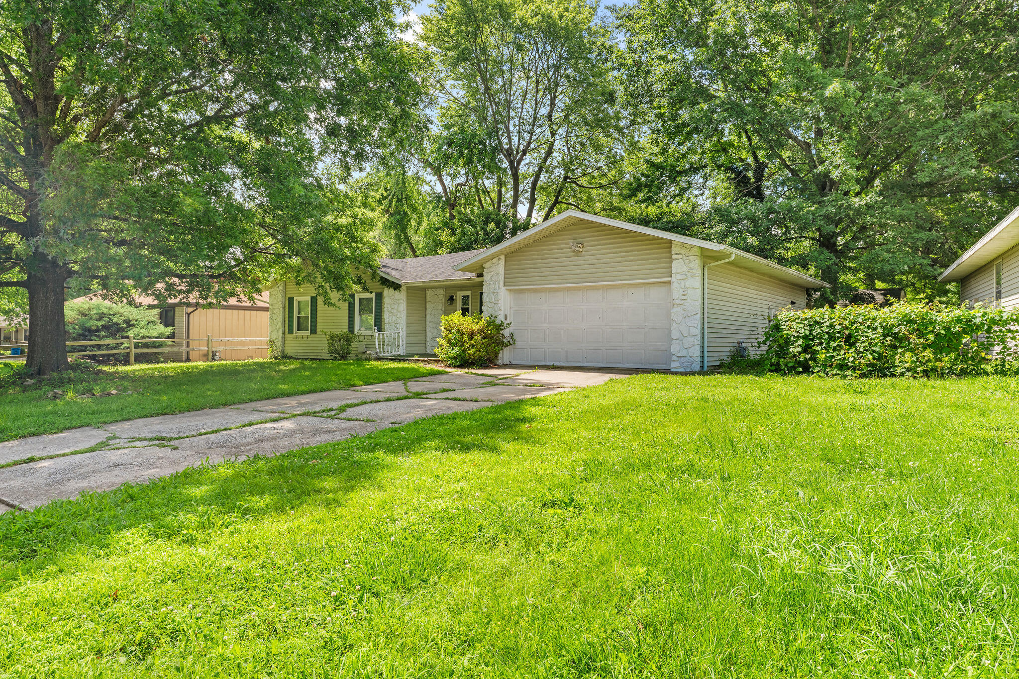 3012 West Countryside Drive Property Photo 4