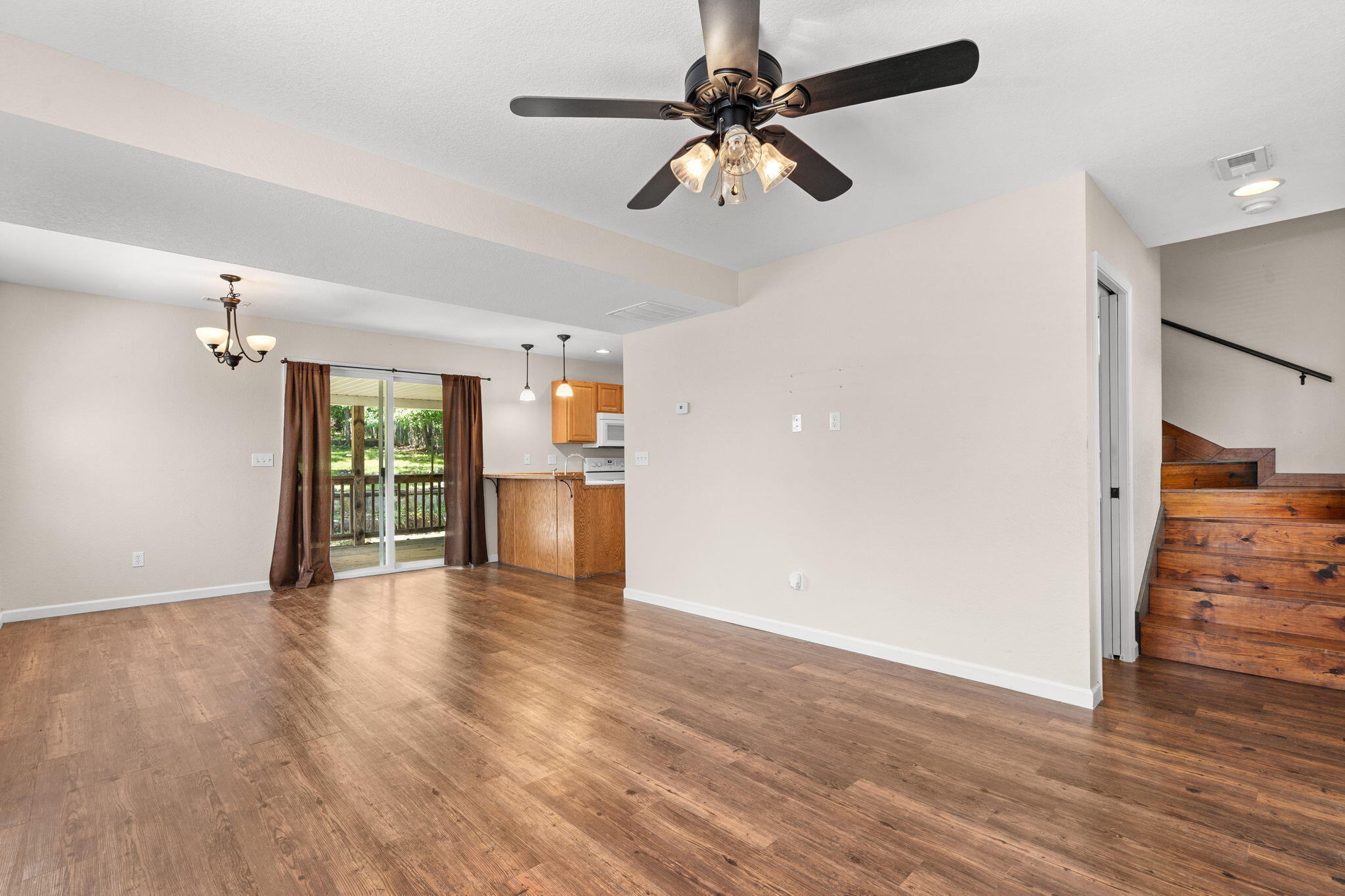 212 Candlestick Road Property Photo 10