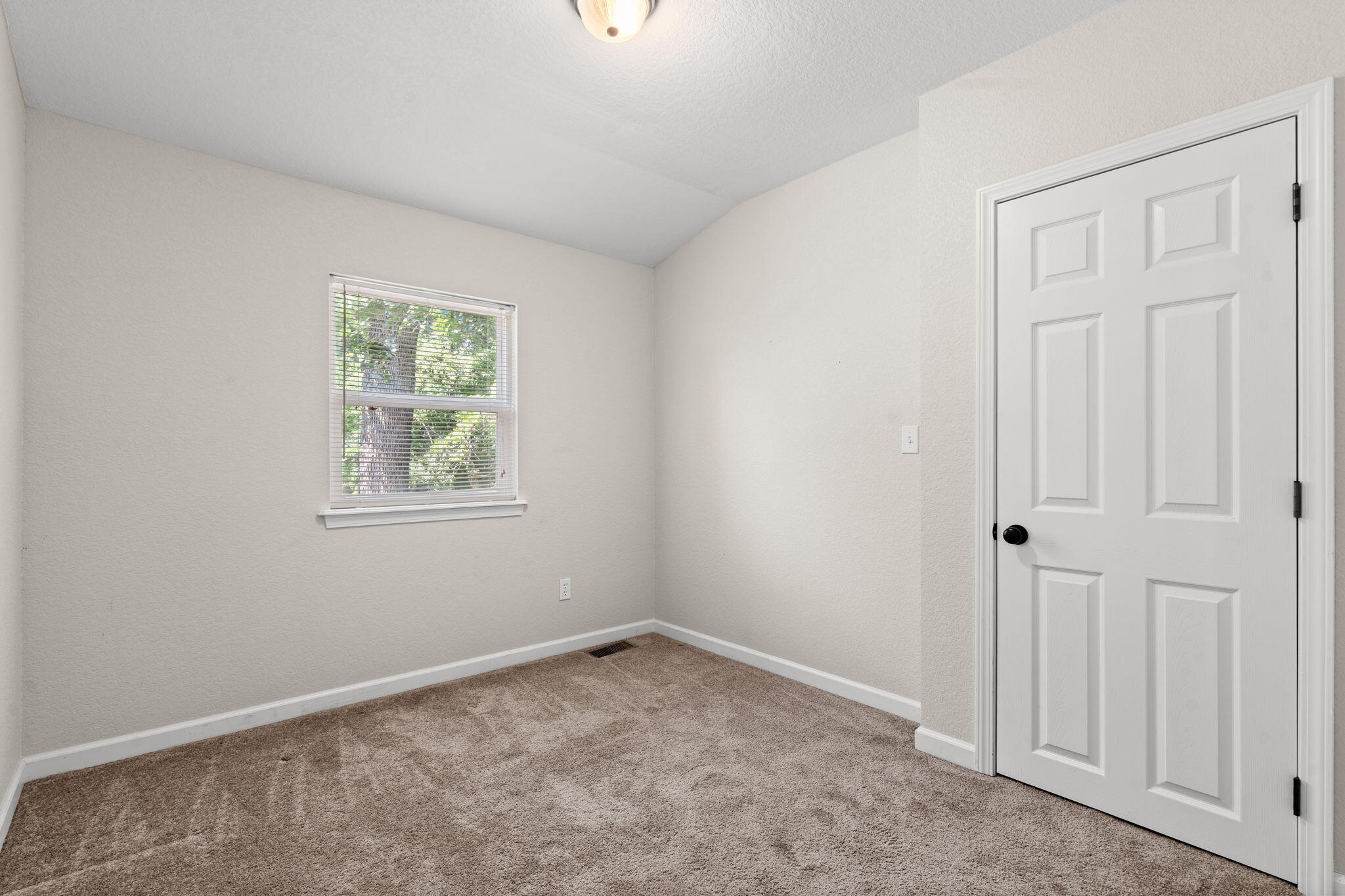212 Candlestick Road Property Photo 29
