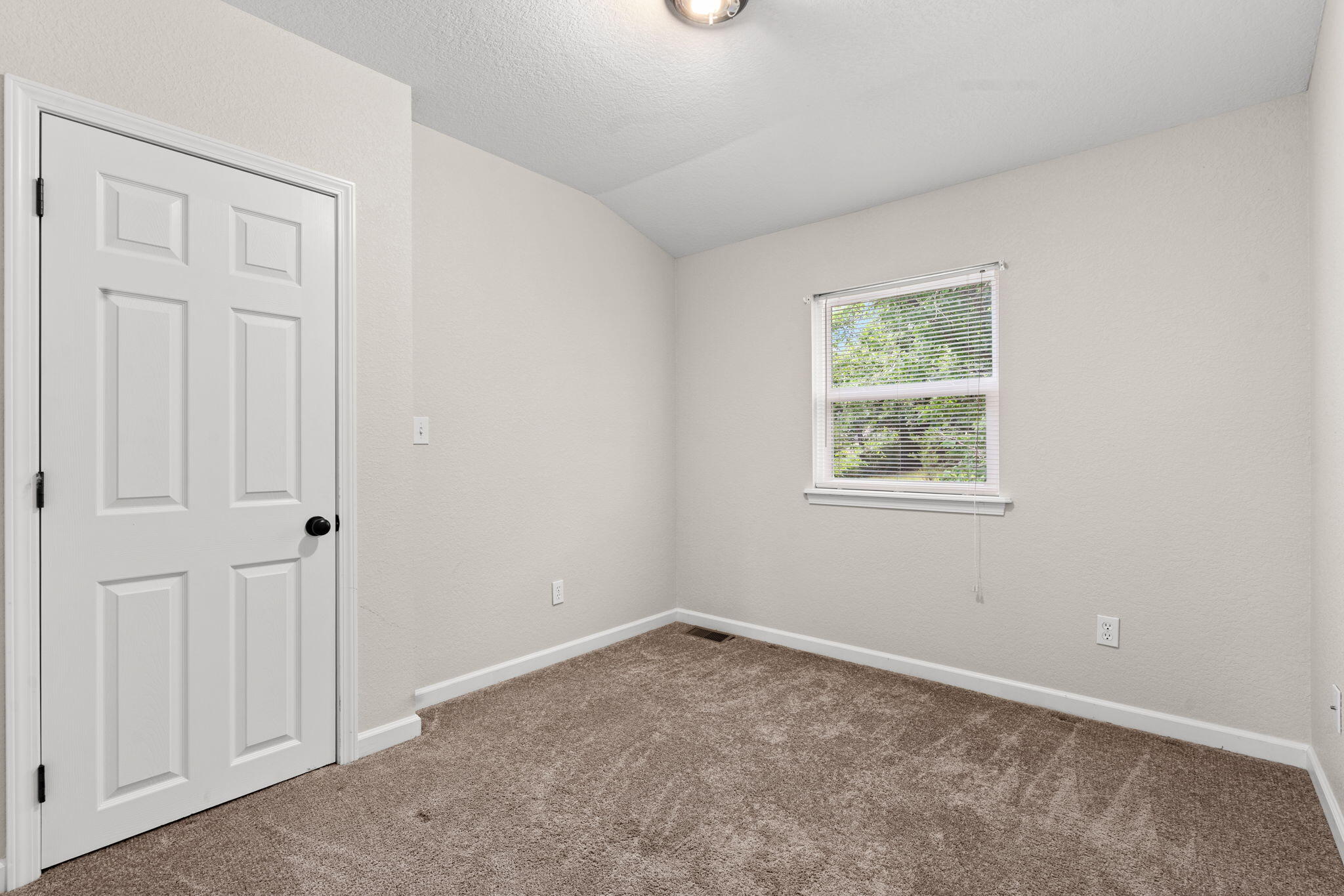 212 Candlestick Road Property Photo 31