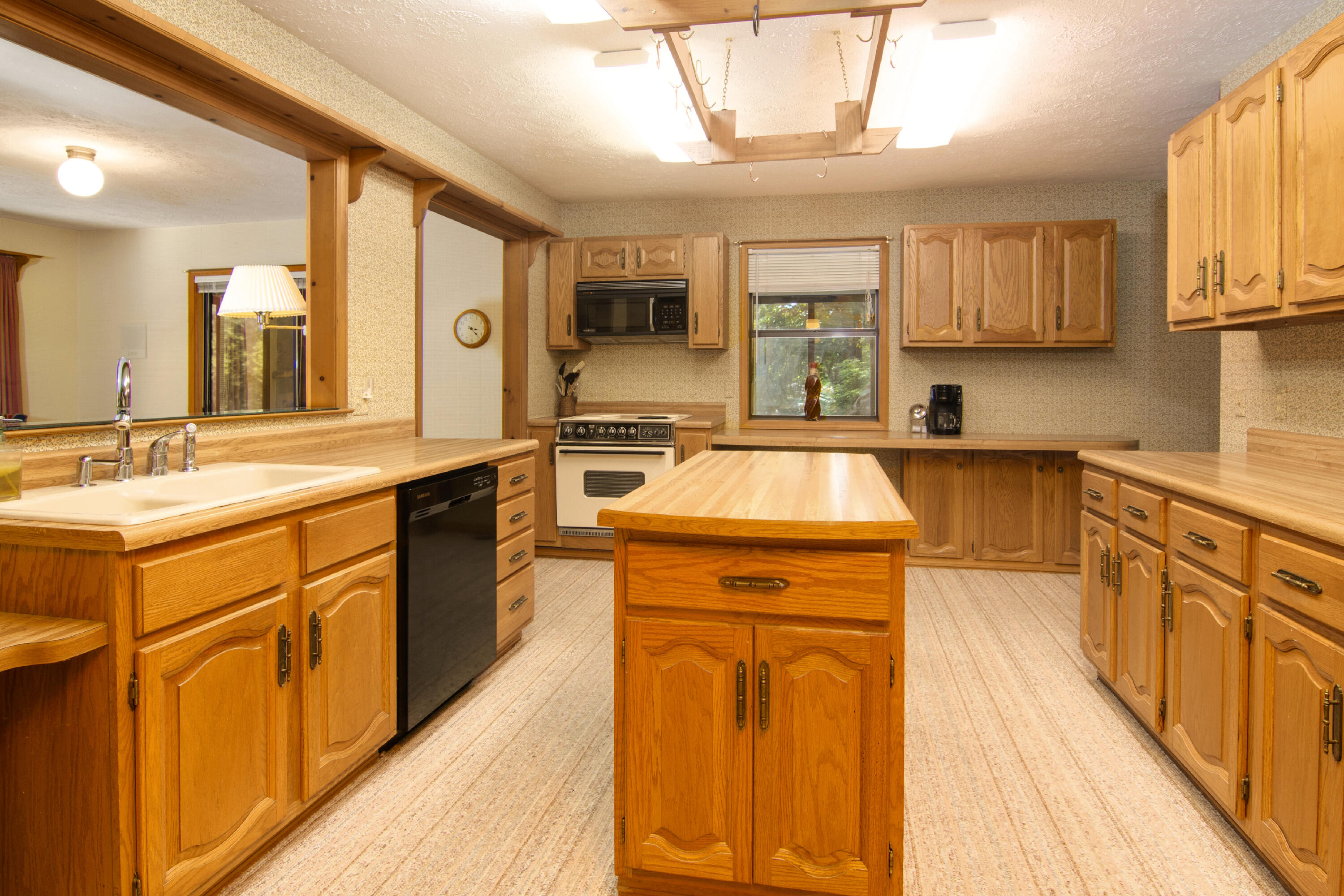 211 River Bend Road Property Photo 9