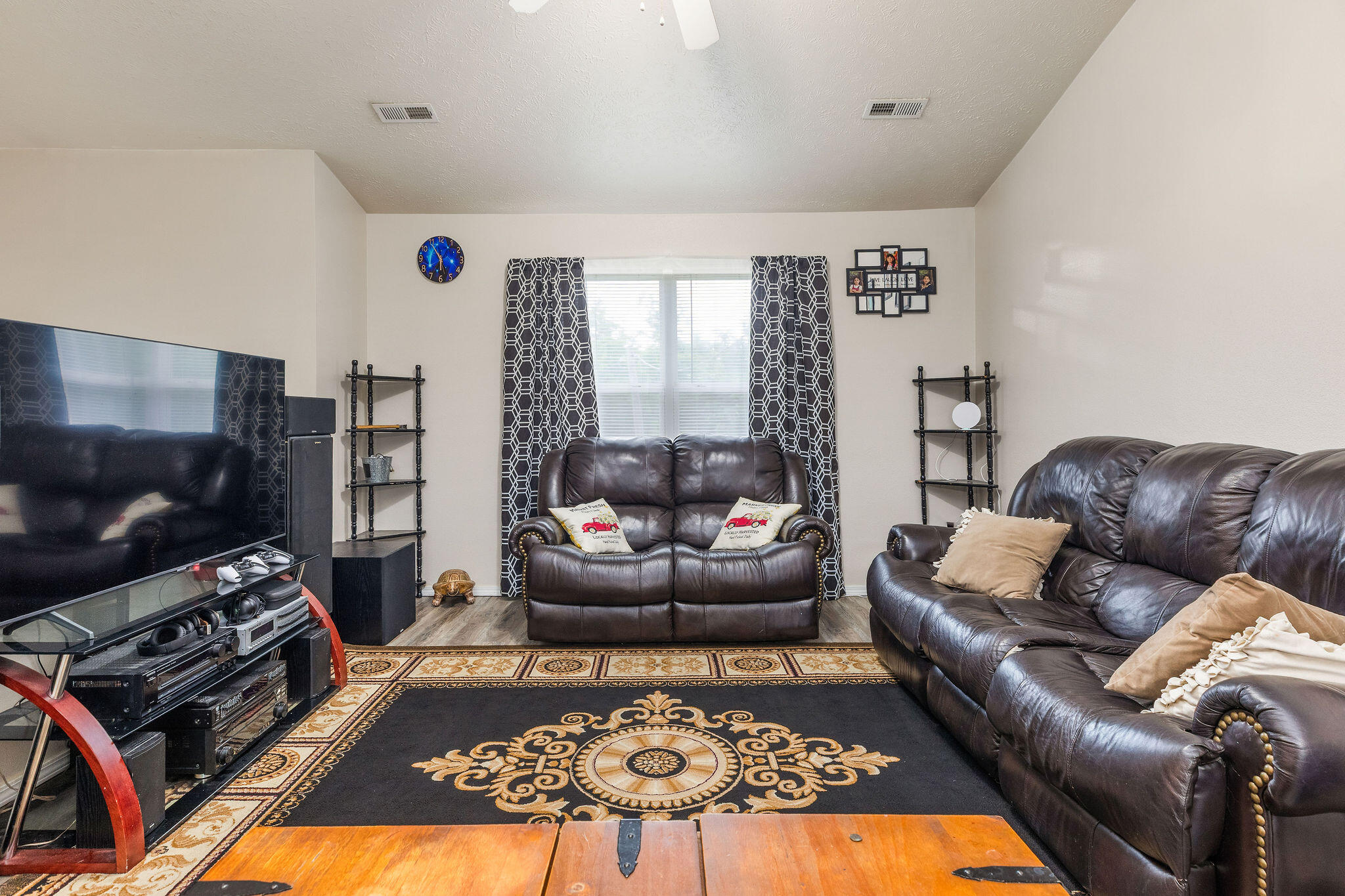 1015 Greentree Road Property Photo 4