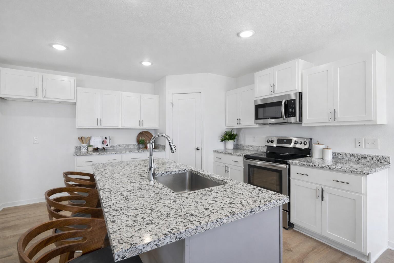 1029 West Madison Drive Property Photo 3
