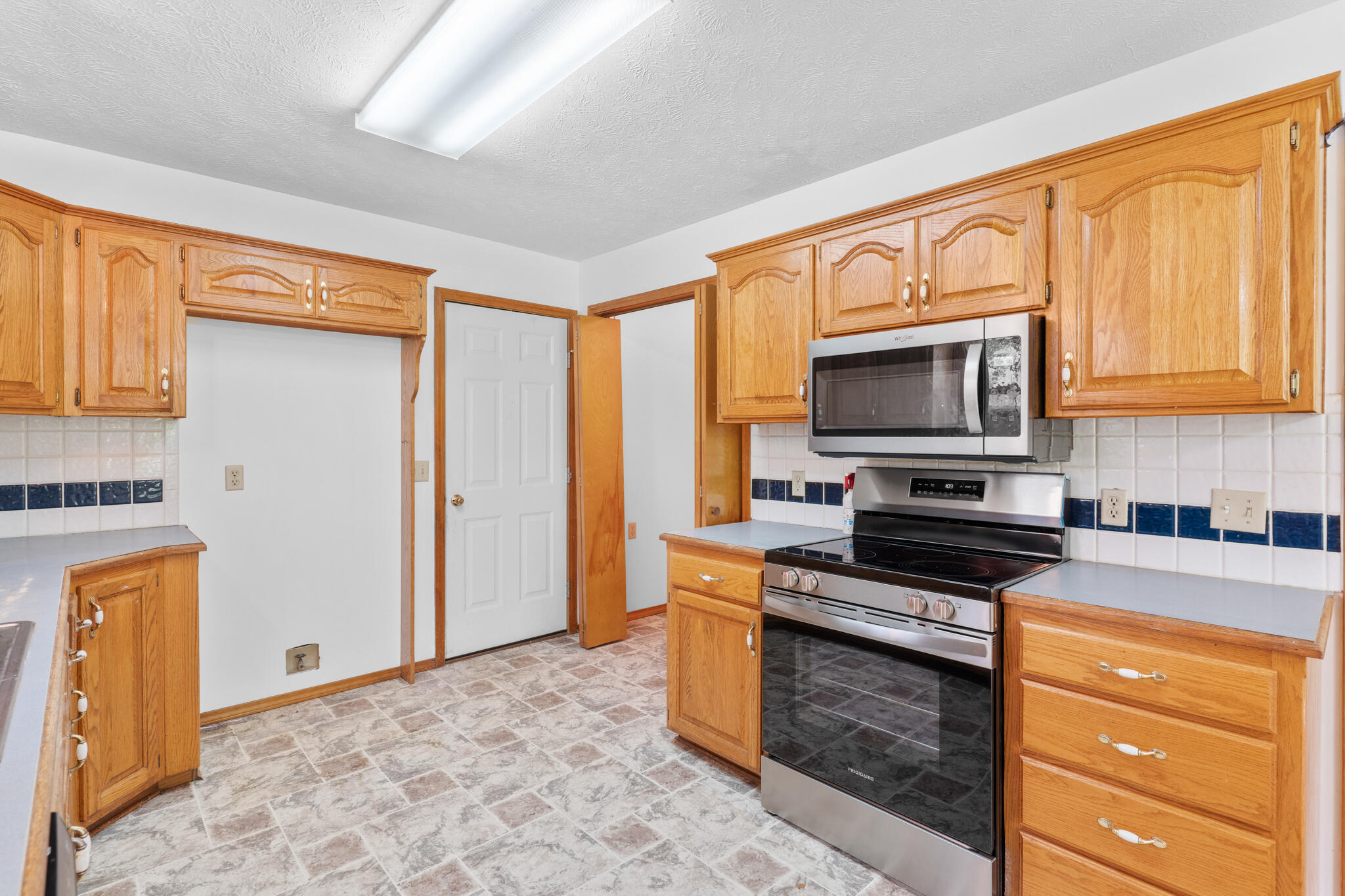 198 East Hadley Street Property Photo 9