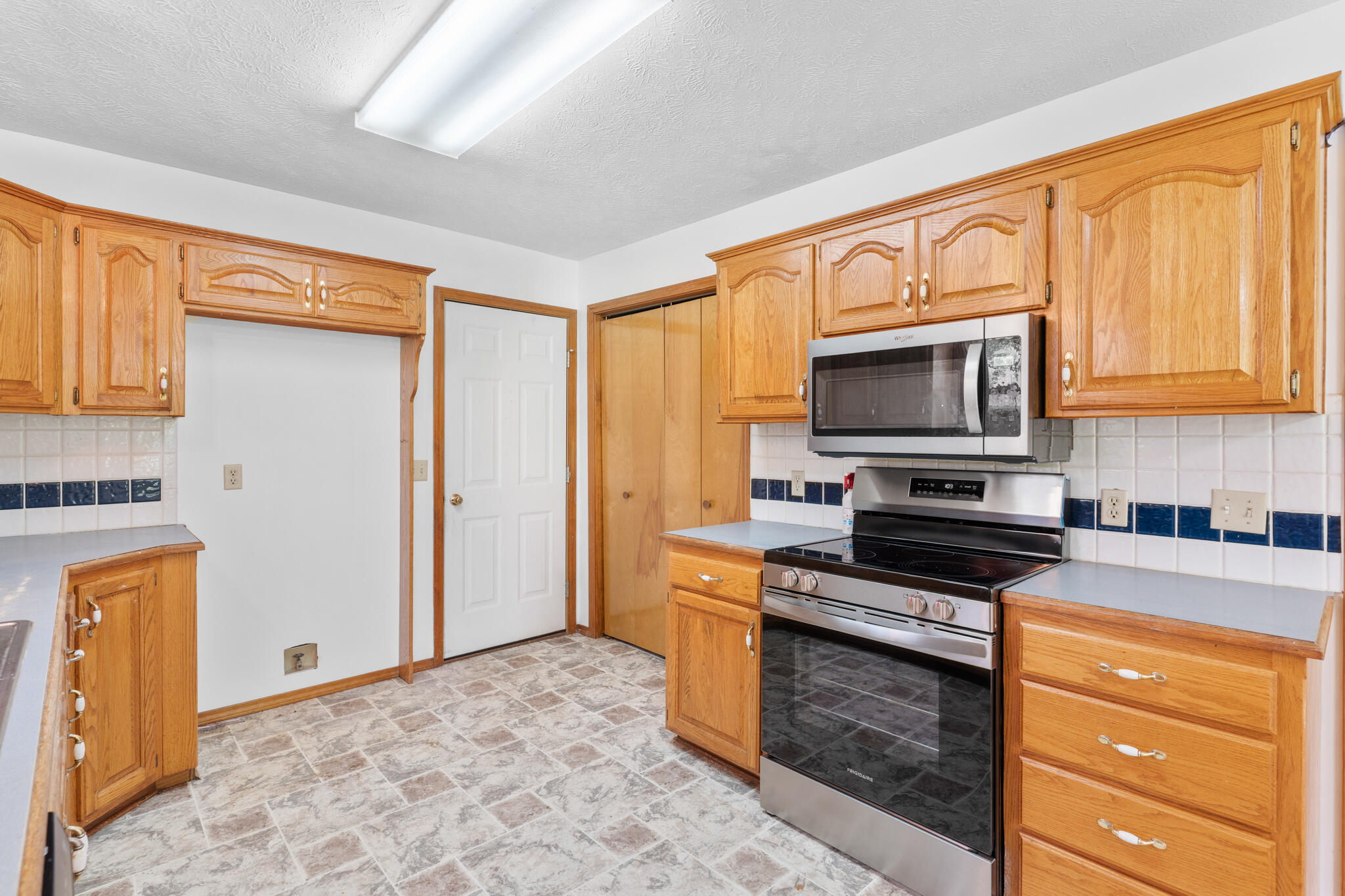 198 East Hadley Street Property Photo 12