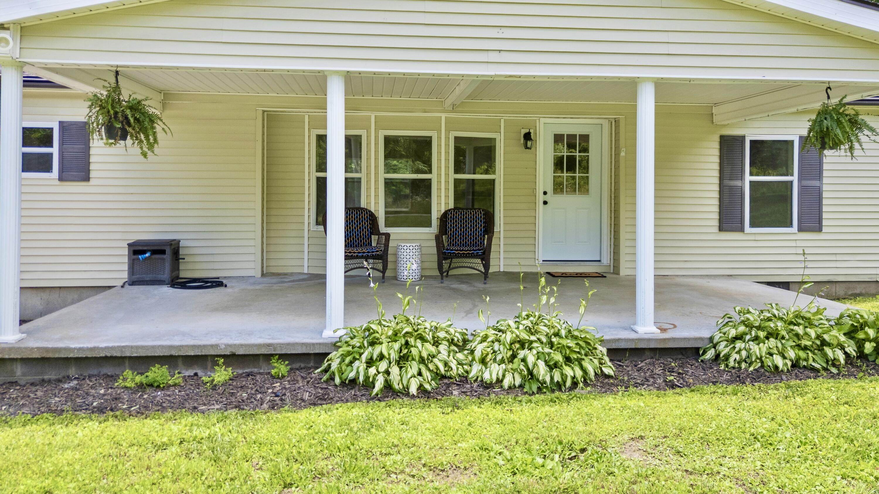 2425 Farm Road 2130 Property Photo 2