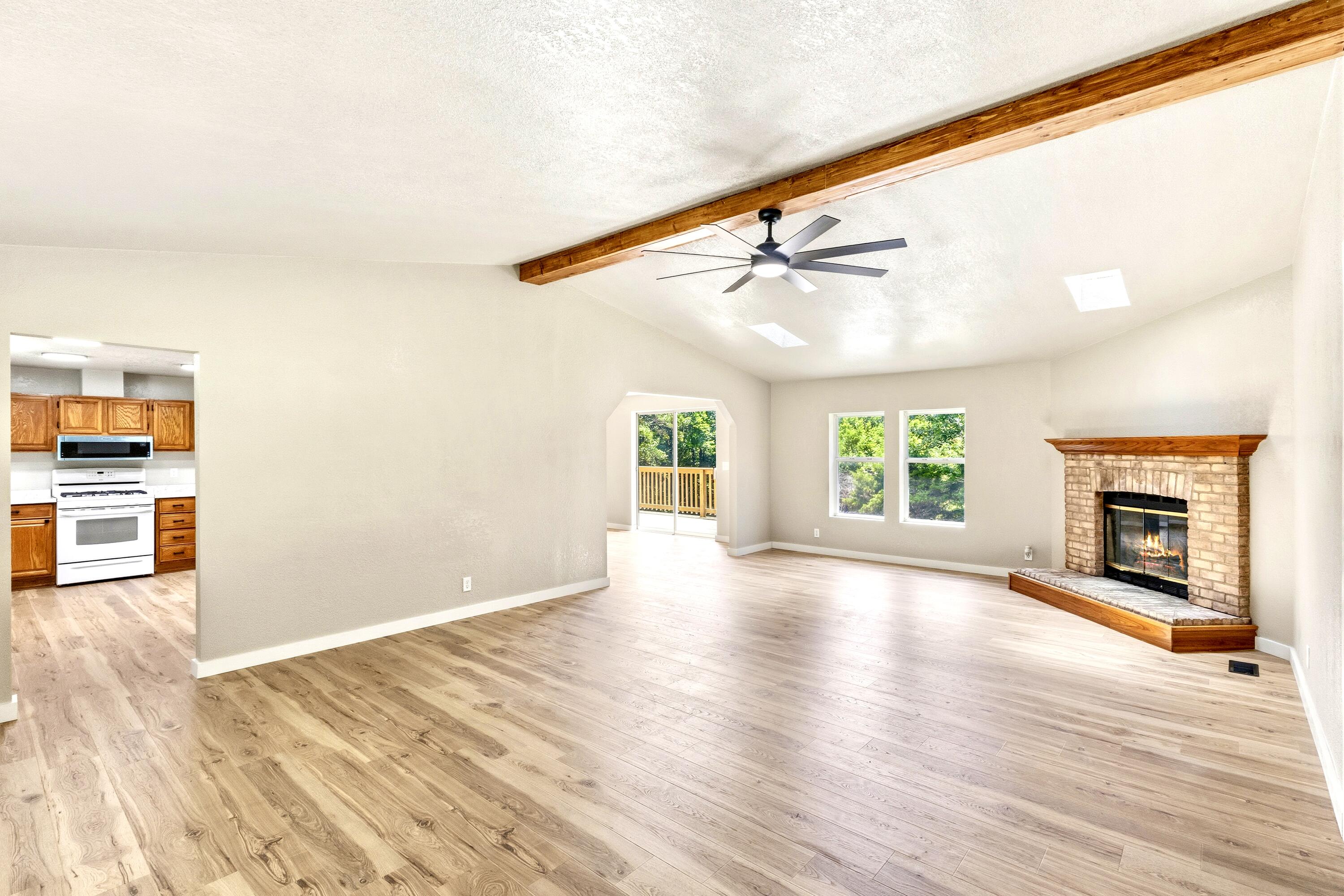 2425 Farm Road 2130 Property Photo 4