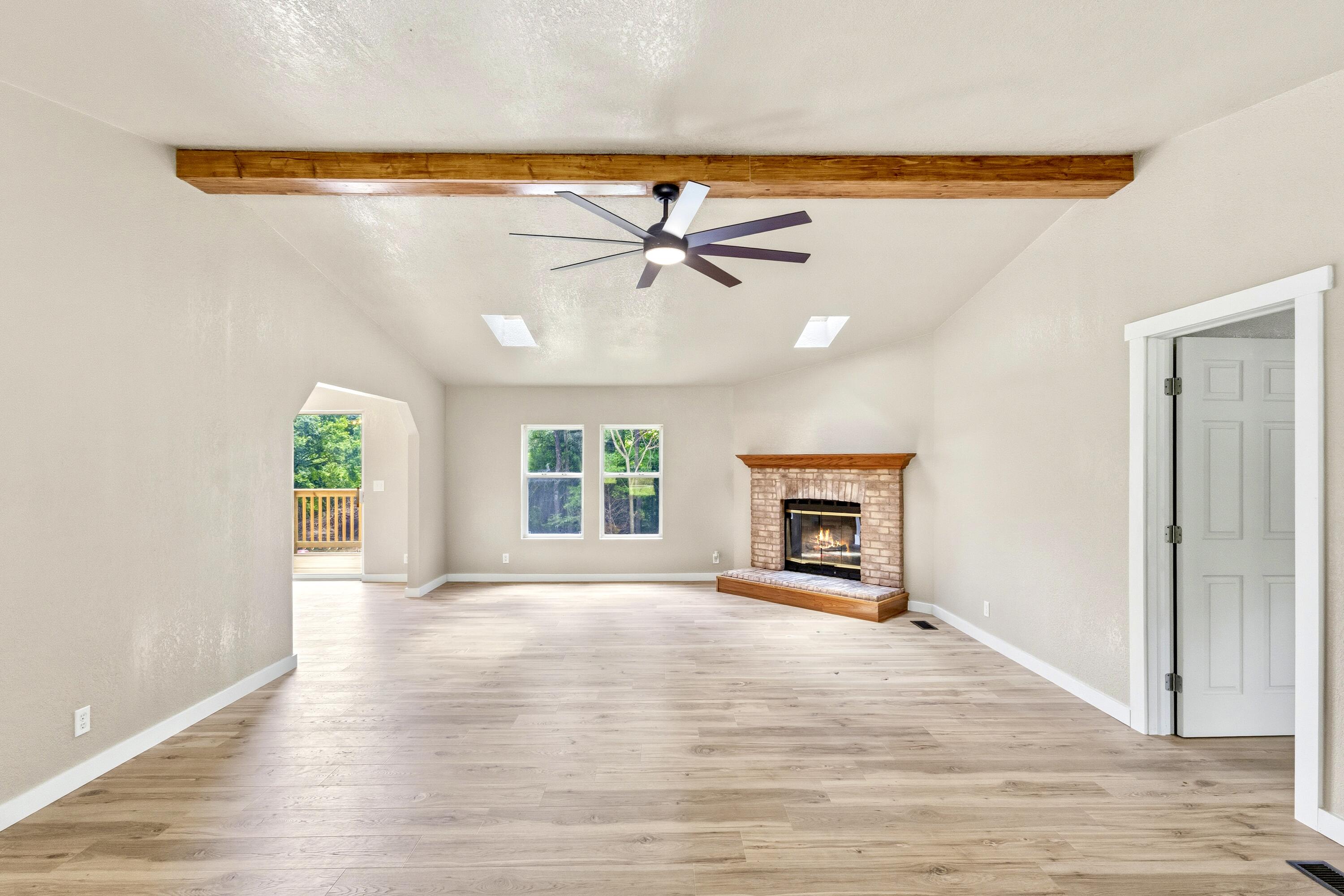 2425 Farm Road 2130 Property Photo 5