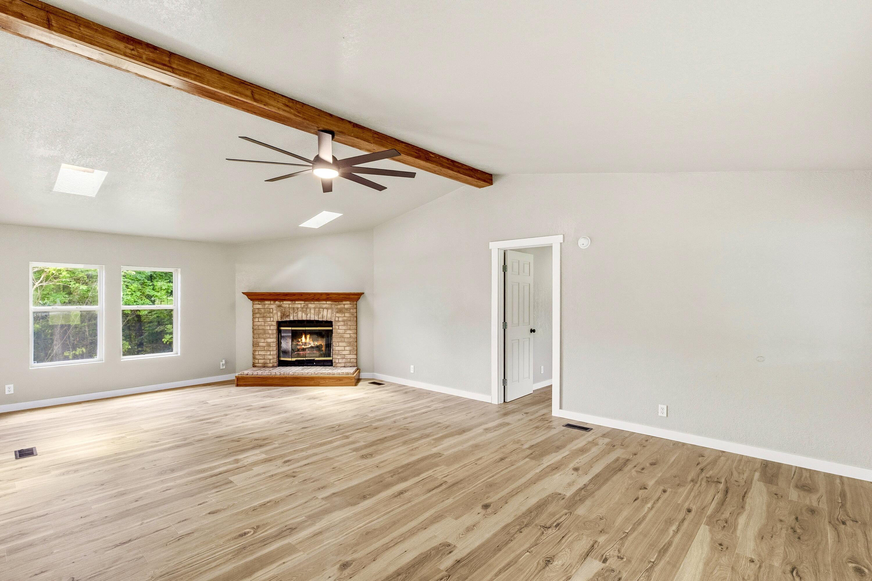 2425 Farm Road 2130 Property Photo 6
