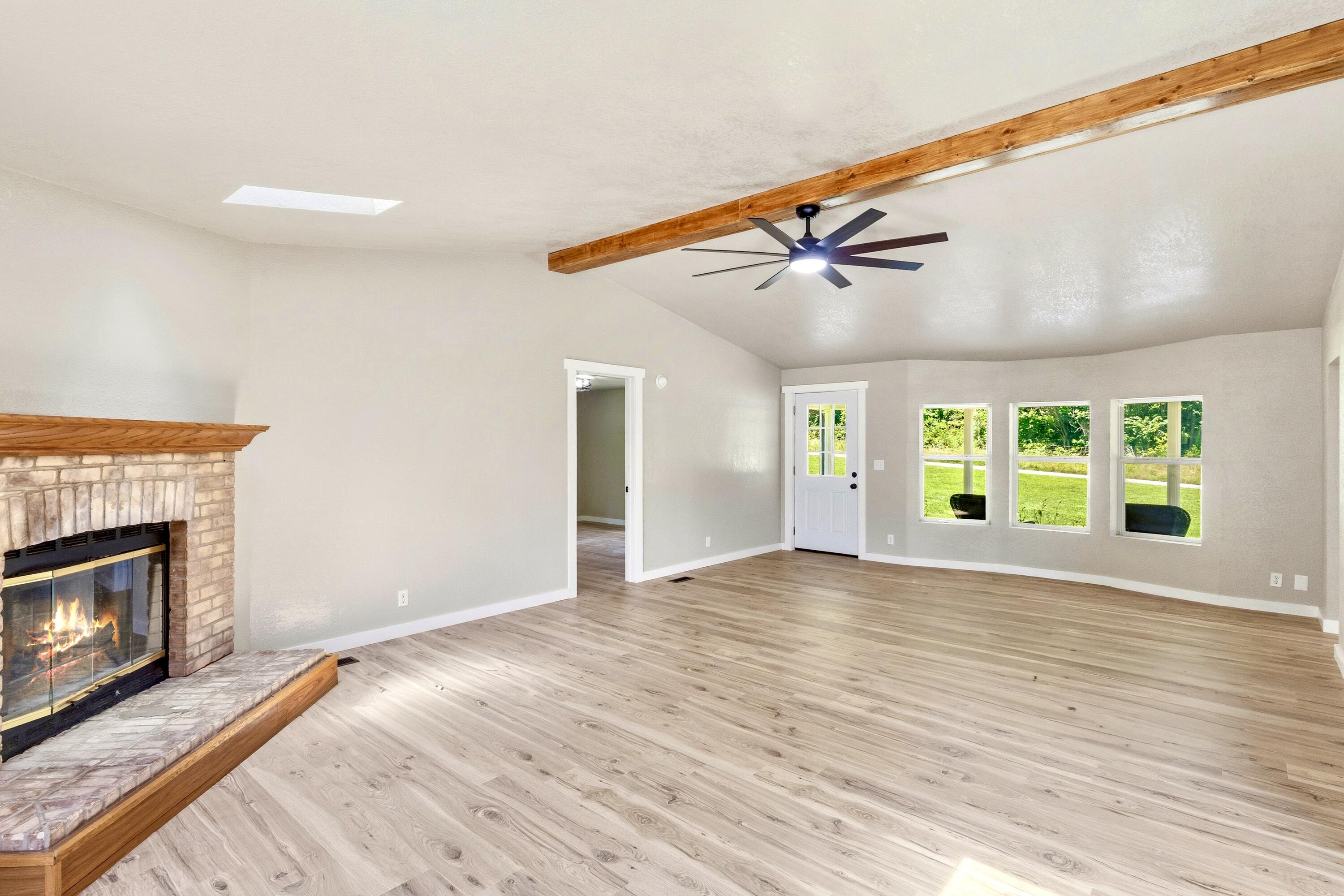 2425 Farm Road 2130 Property Photo 7