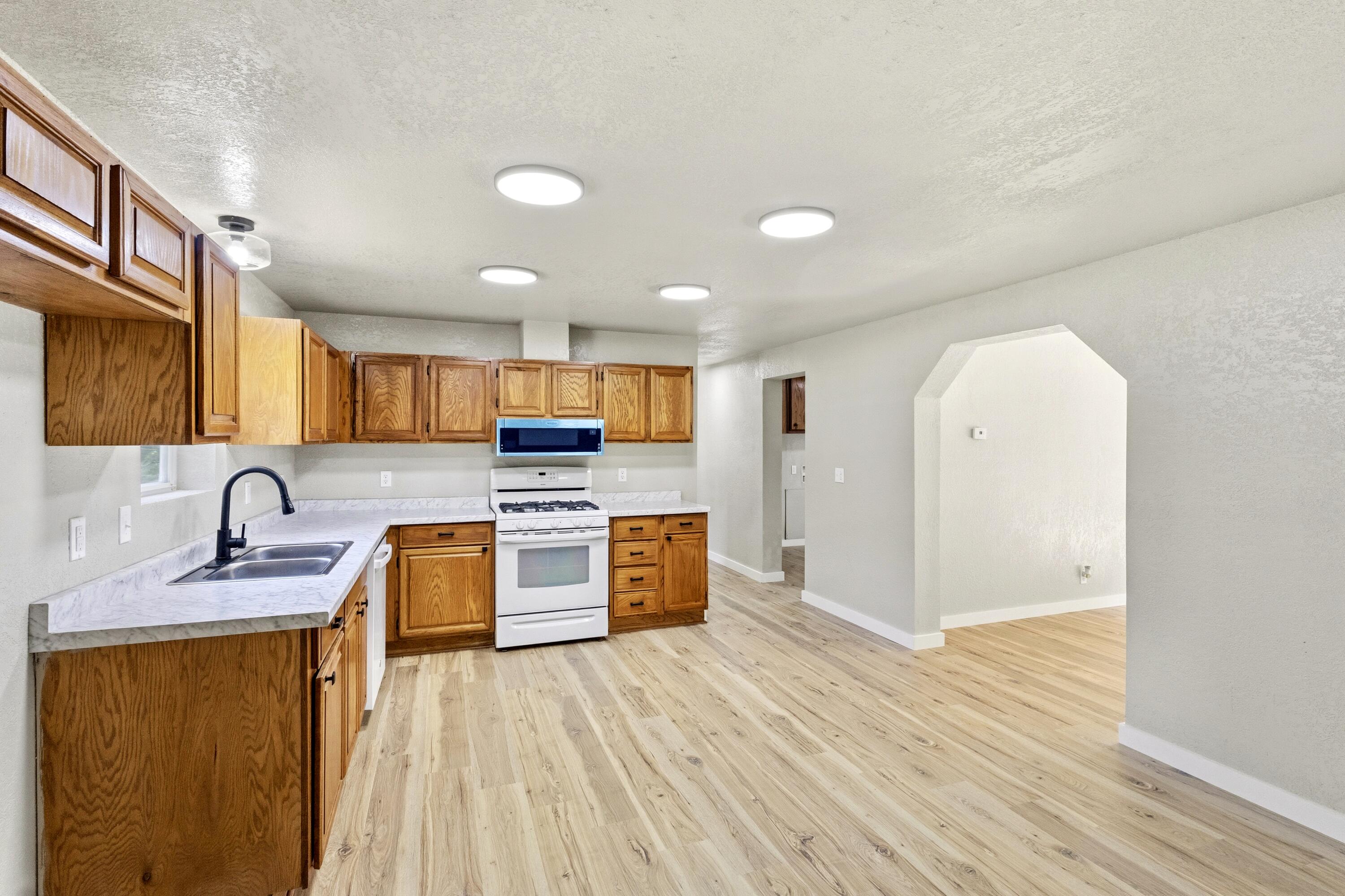 2425 Farm Road 2130 Property Photo 11