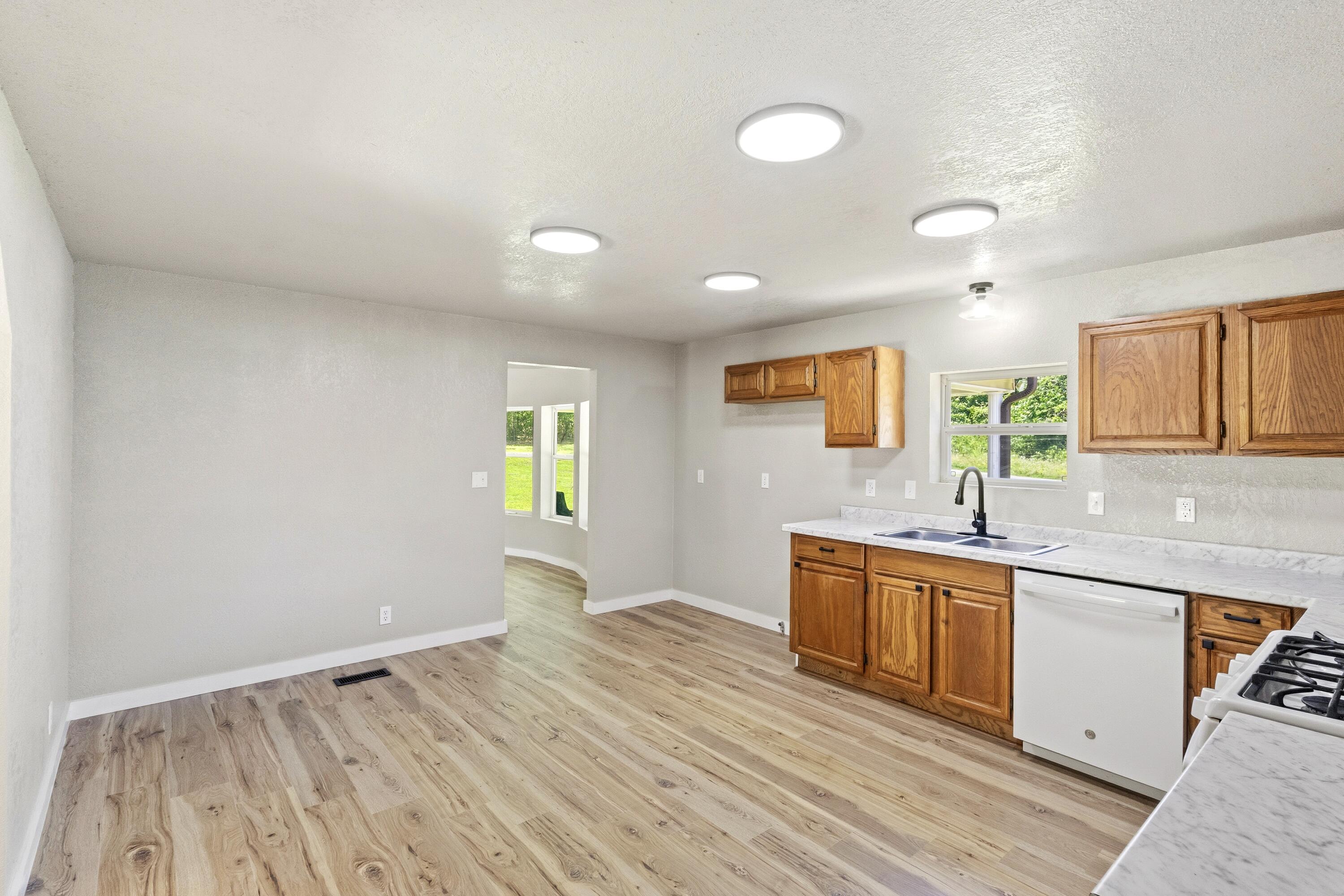 2425 Farm Road 2130 Property Photo 13