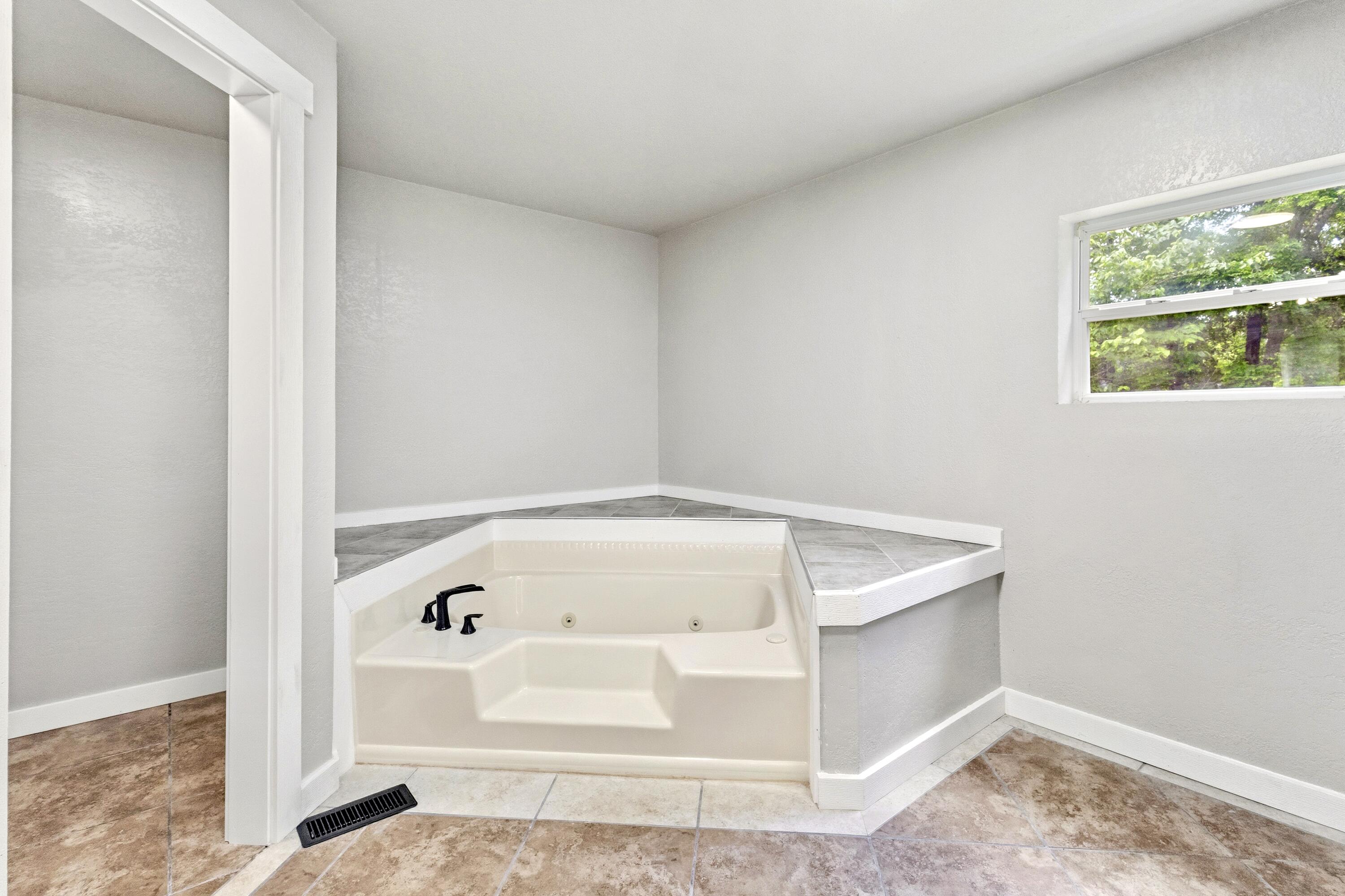 2425 Farm Road 2130 Property Photo 16