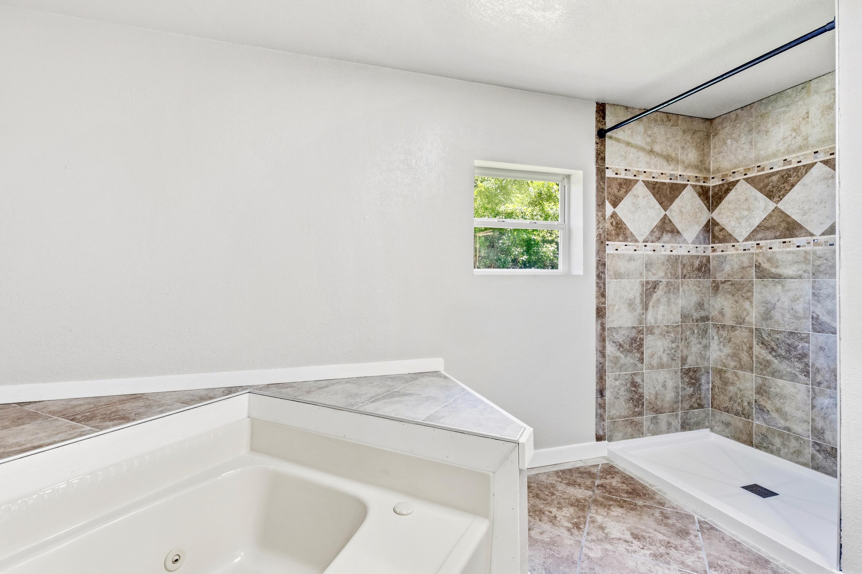 2425 Farm Road 2130 Property Photo 17