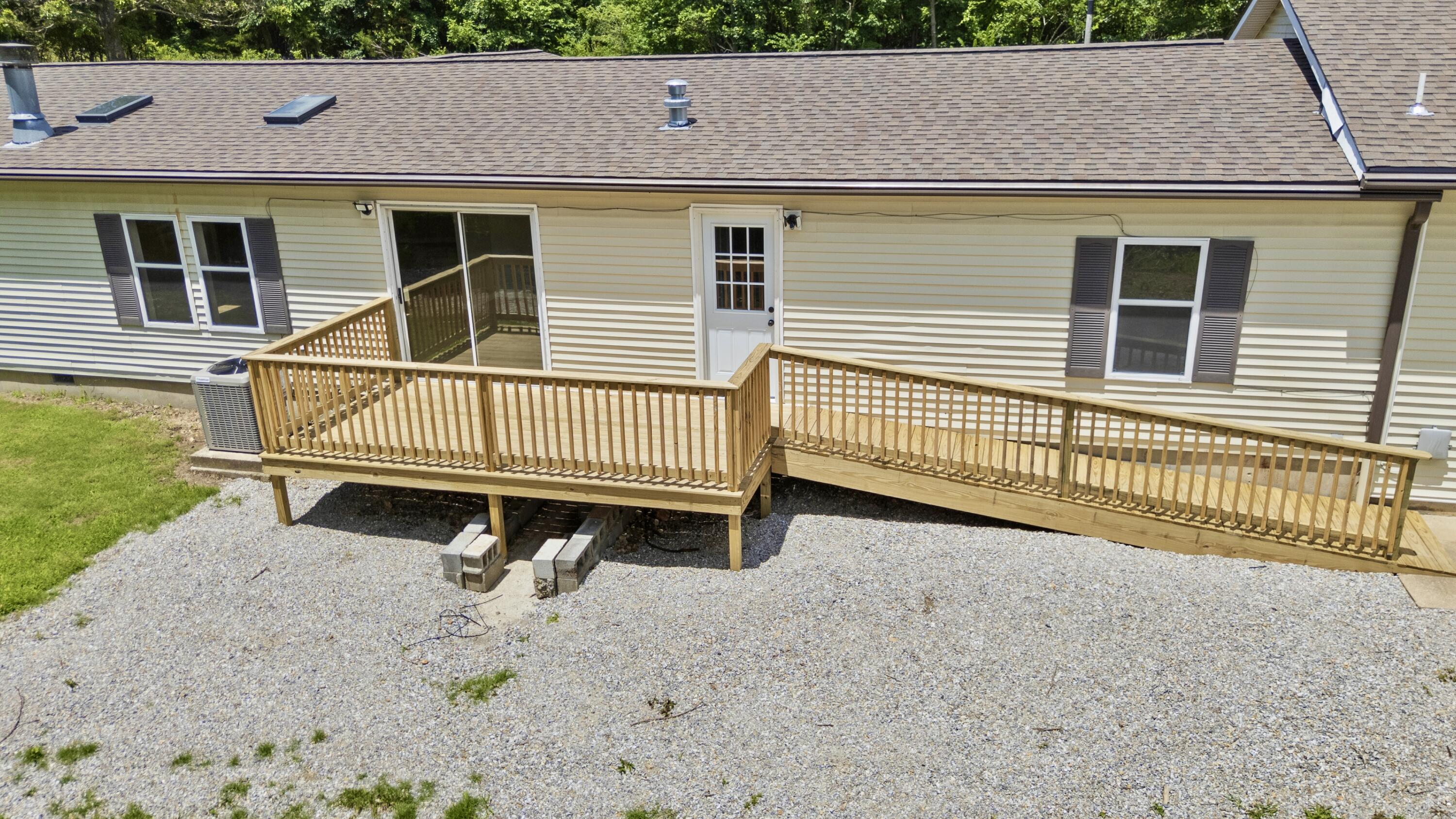 2425 Farm Road 2130 Property Photo 24