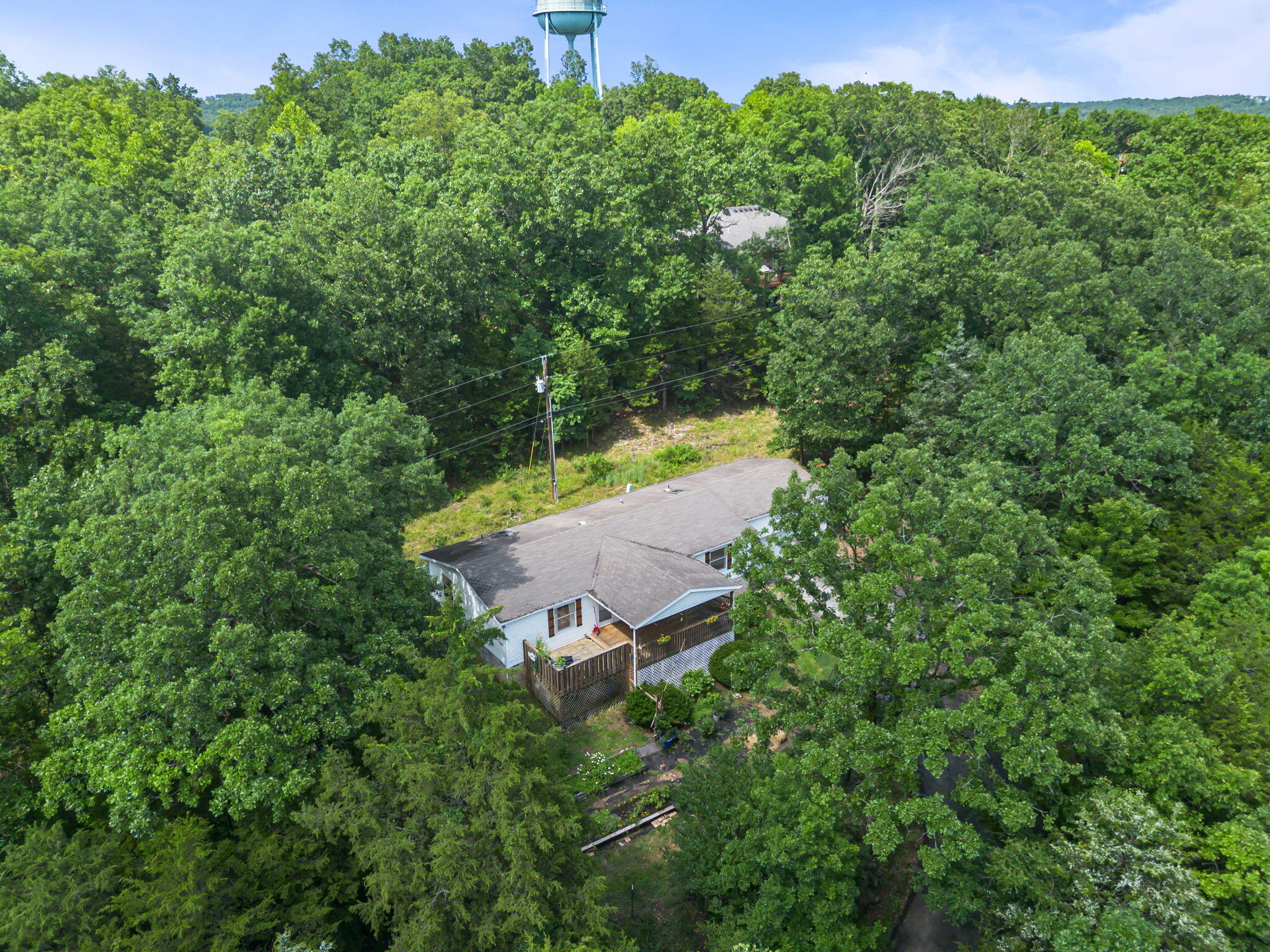 500 Wallace Drive Property Photo 2