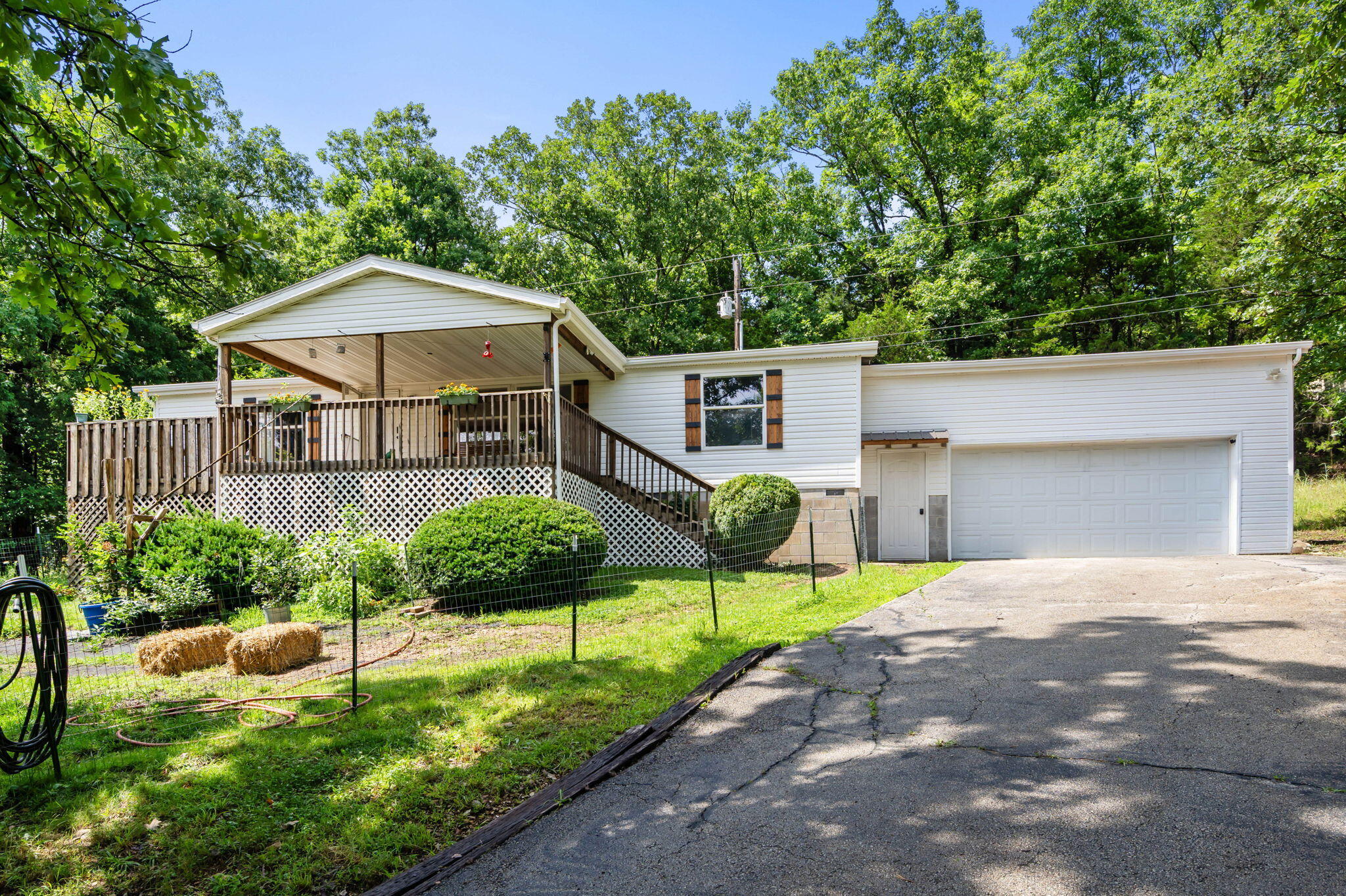 500 Wallace Drive Property Photo 4