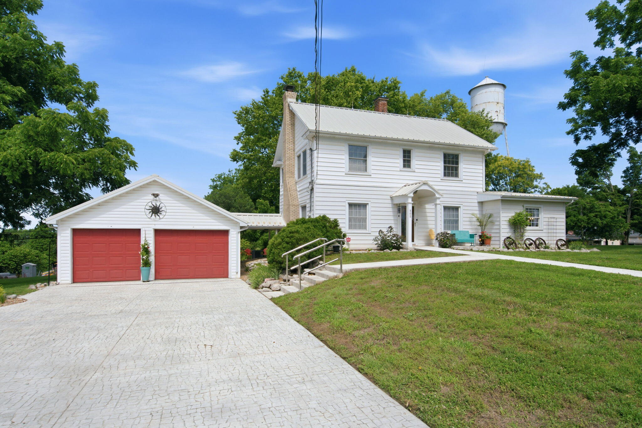 305 South 6th Avenue Property Photo 1