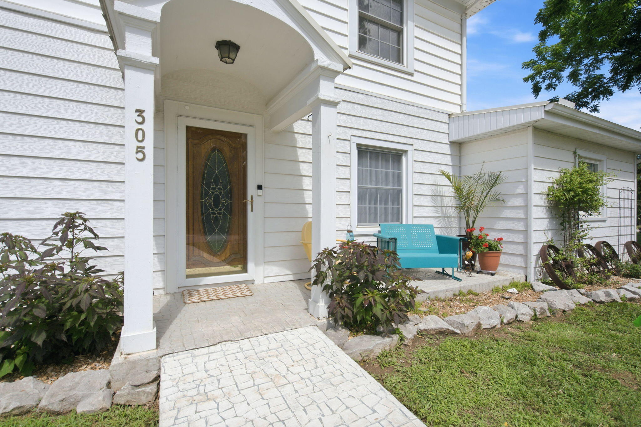 305 South 6th Avenue Property Photo 4