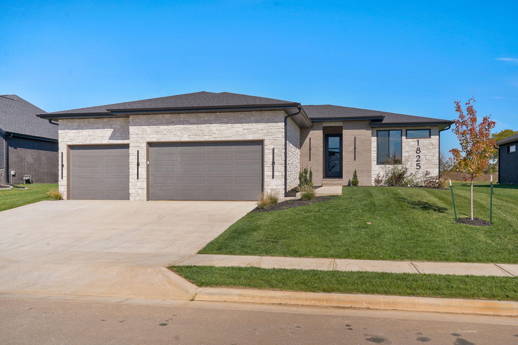 1825 East Skyline Avenue Property Photo 1