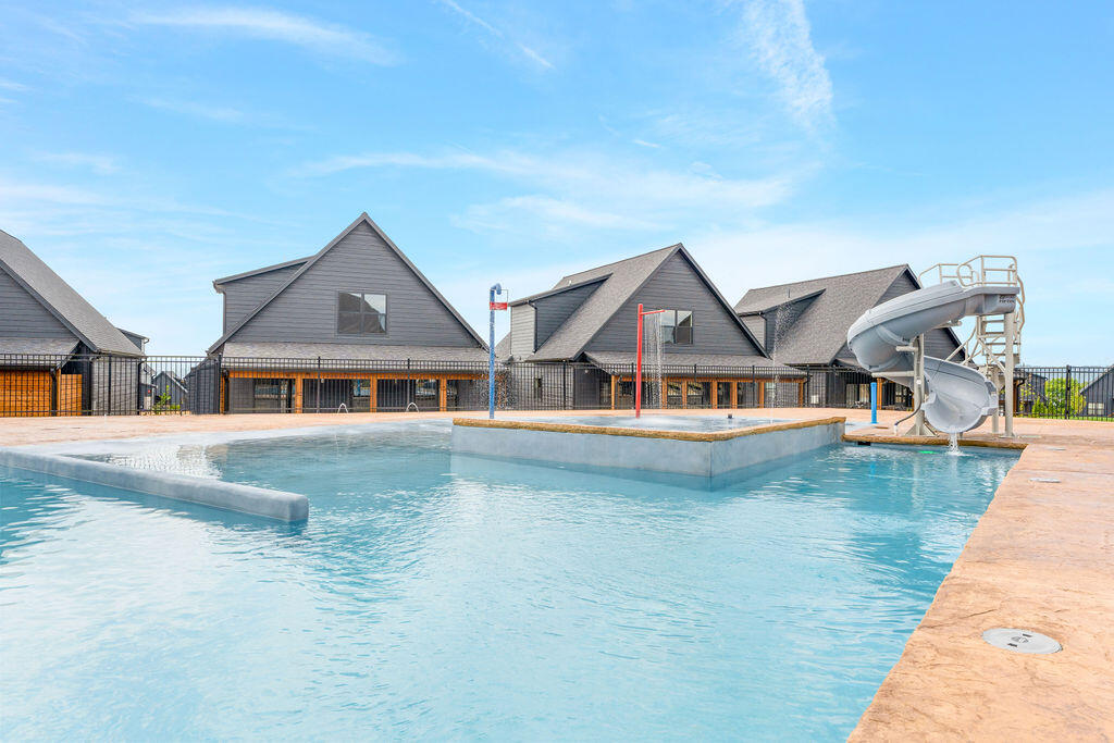 250 Poolside Pass 6 Property Photo 6