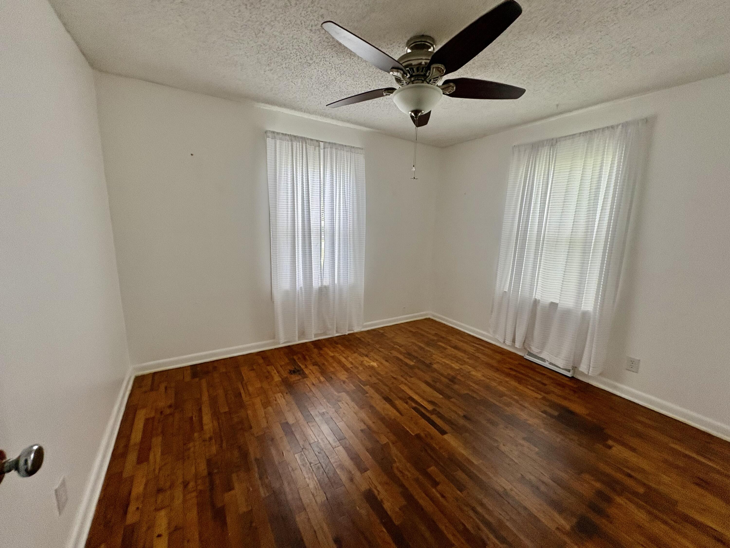 220 Wells Street Property Photo 43