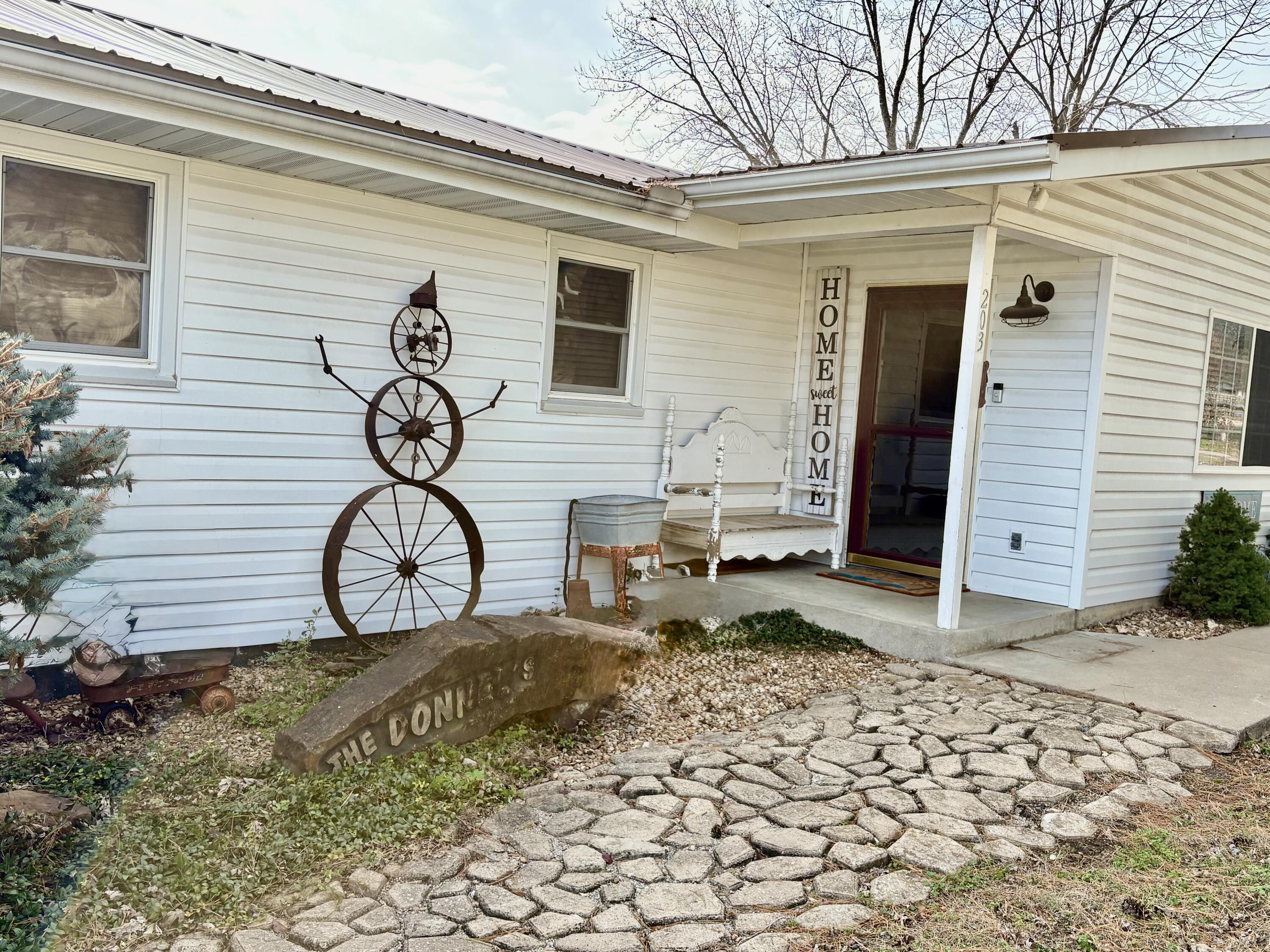 203 Wynes Circle Property Photo 2
