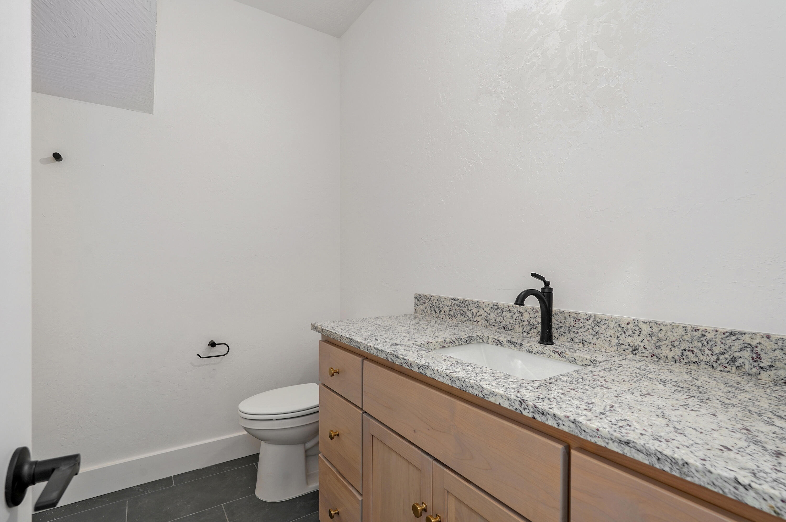 3032 West Allen Drive Property Photo 7