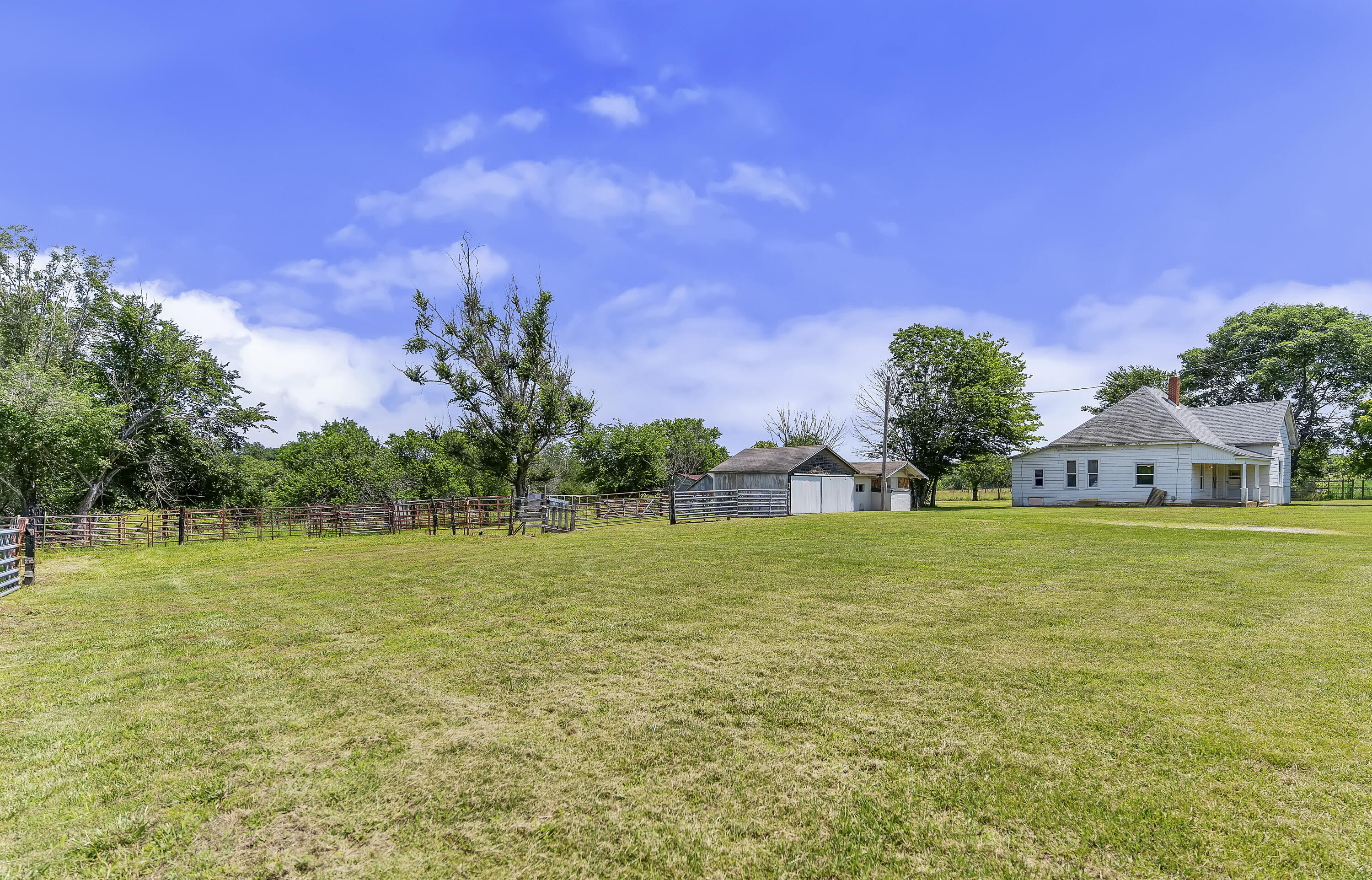 8527 West Farm Rd 76 Property Photo 3