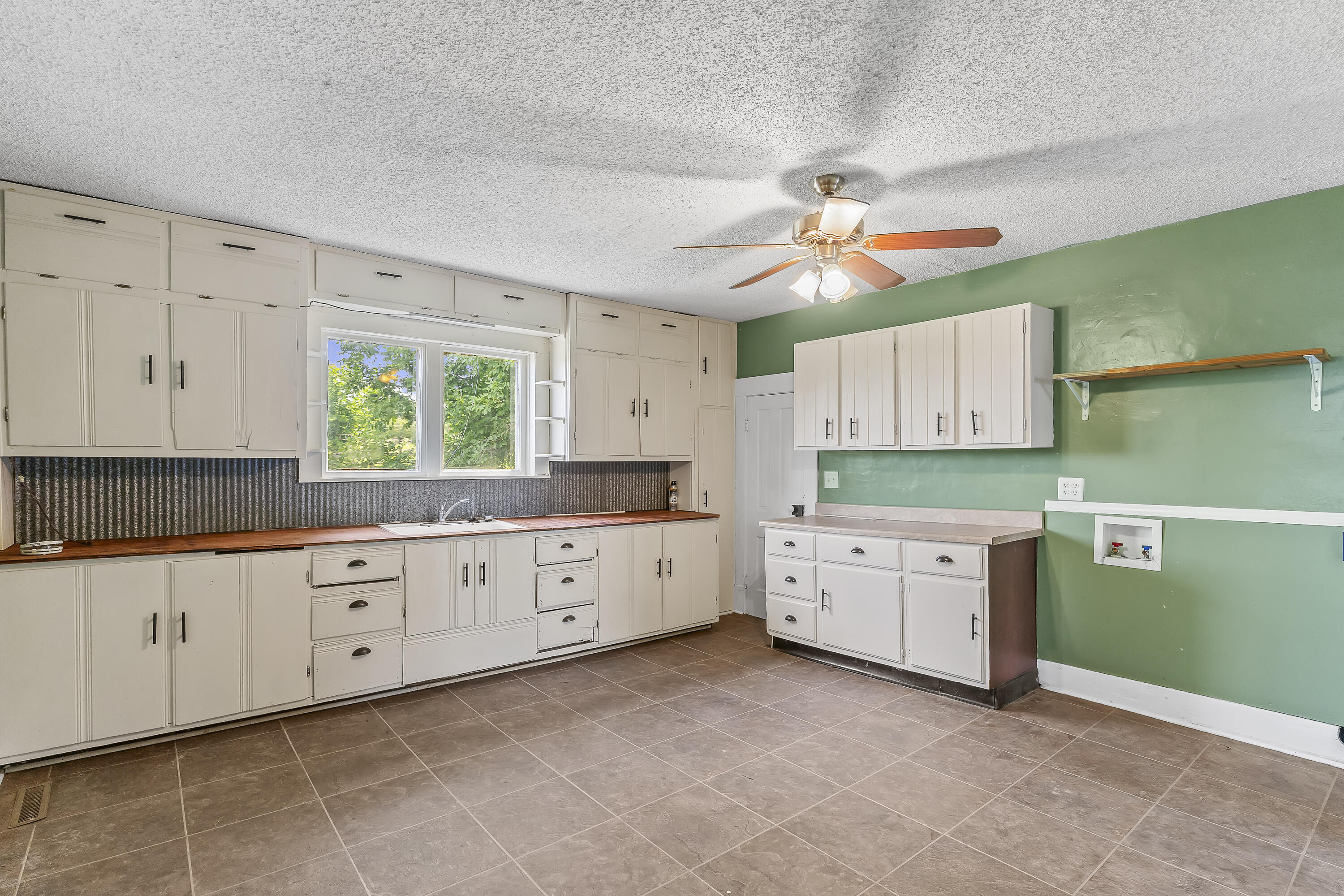 8527 West Farm Rd 76 Property Photo 8