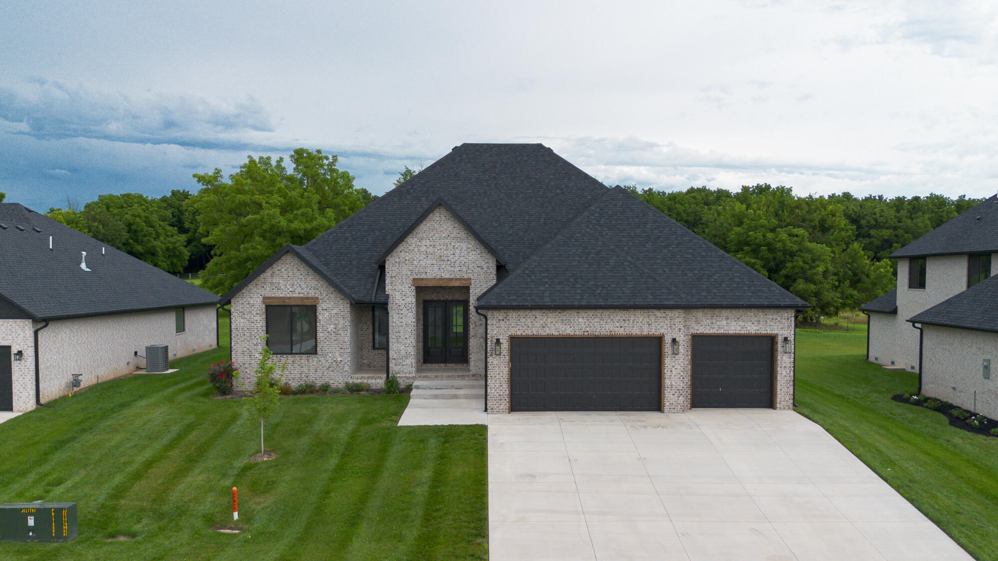 2105 North Silver Charm Avenue Property Photo 2