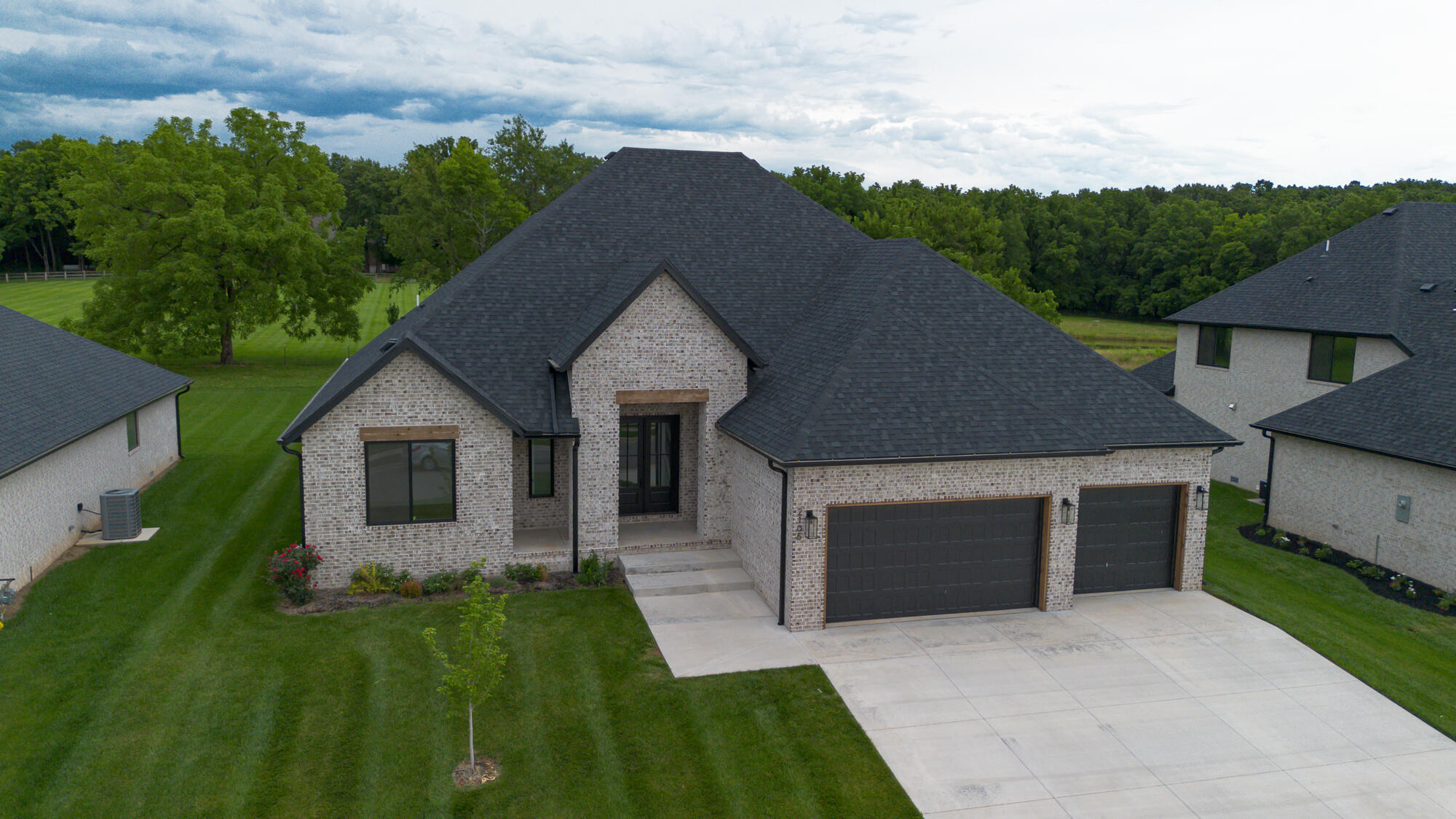 2105 North Silver Charm Avenue Property Photo 5