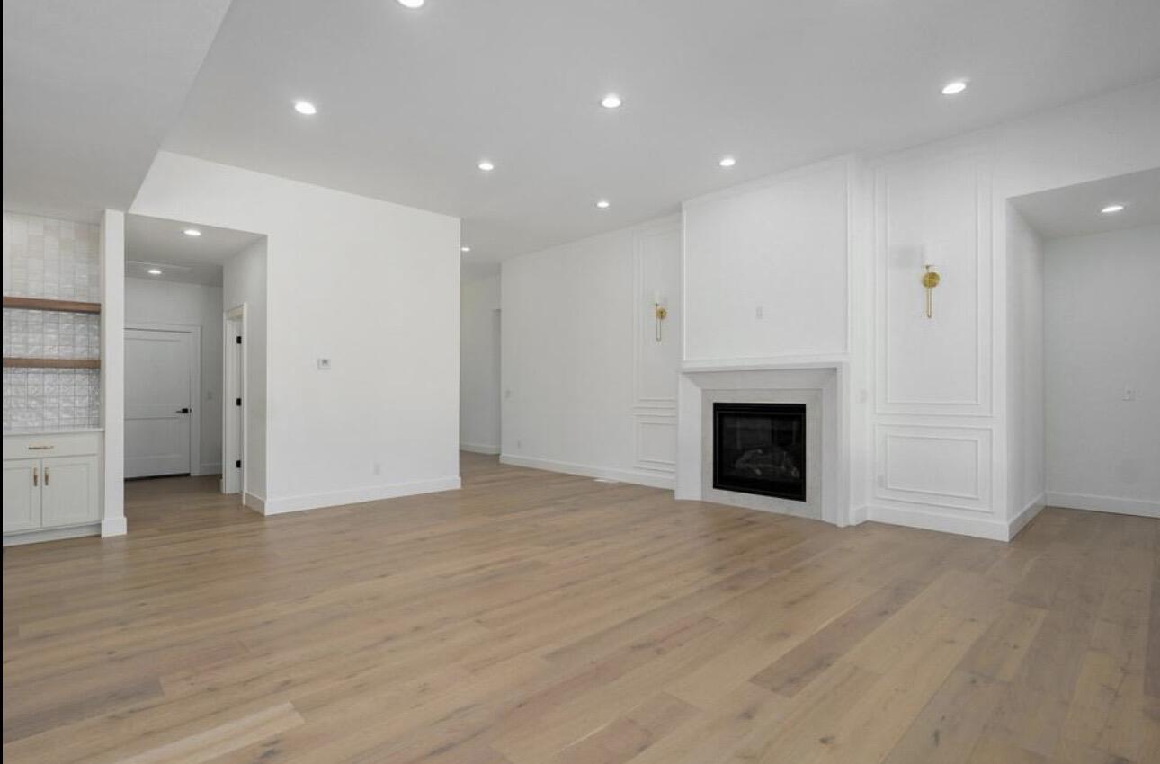 2105 North Silver Charm Avenue Property Photo 7