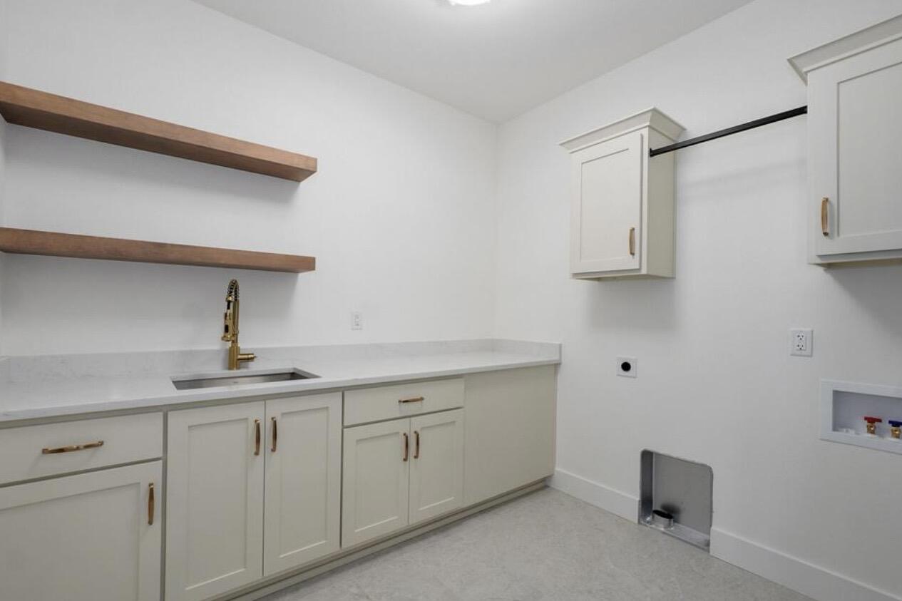 2105 North Silver Charm Avenue Property Photo 18