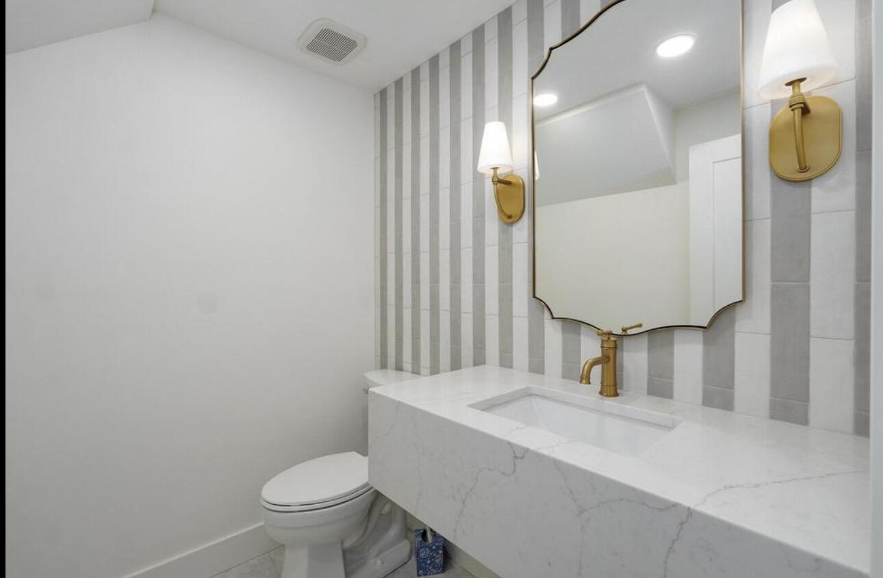 2105 North Silver Charm Avenue Property Photo 19