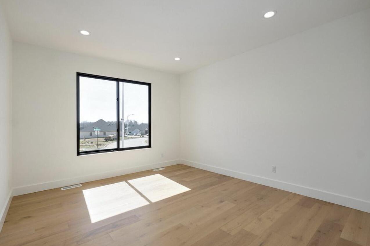 2105 North Silver Charm Avenue Property Photo 27